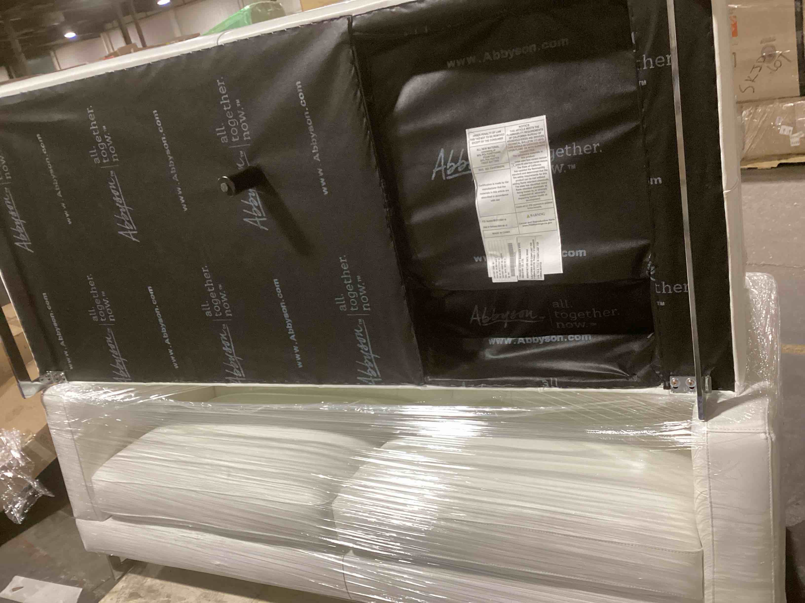 https://s3.amazonaws.com/lotting-images-prod/bidfta/BLU5108573_1707311064526.jpeg