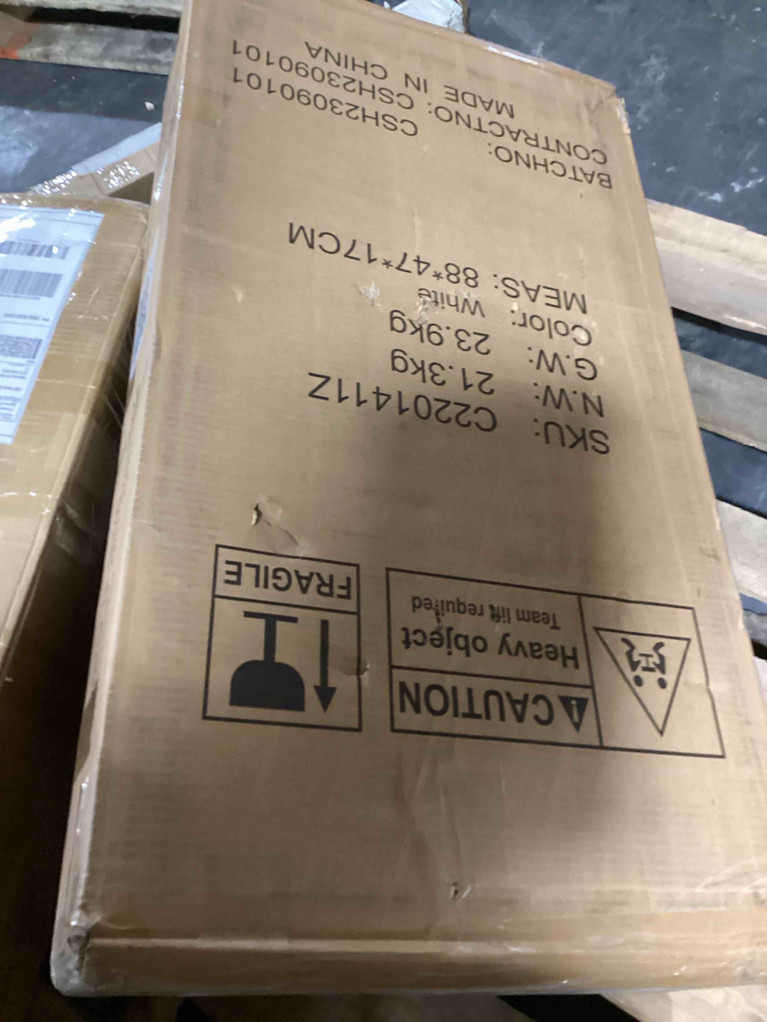 https://s3.amazonaws.com/lotting-images-prod/bidfta/BLU5108822_1707414365127.jpeg