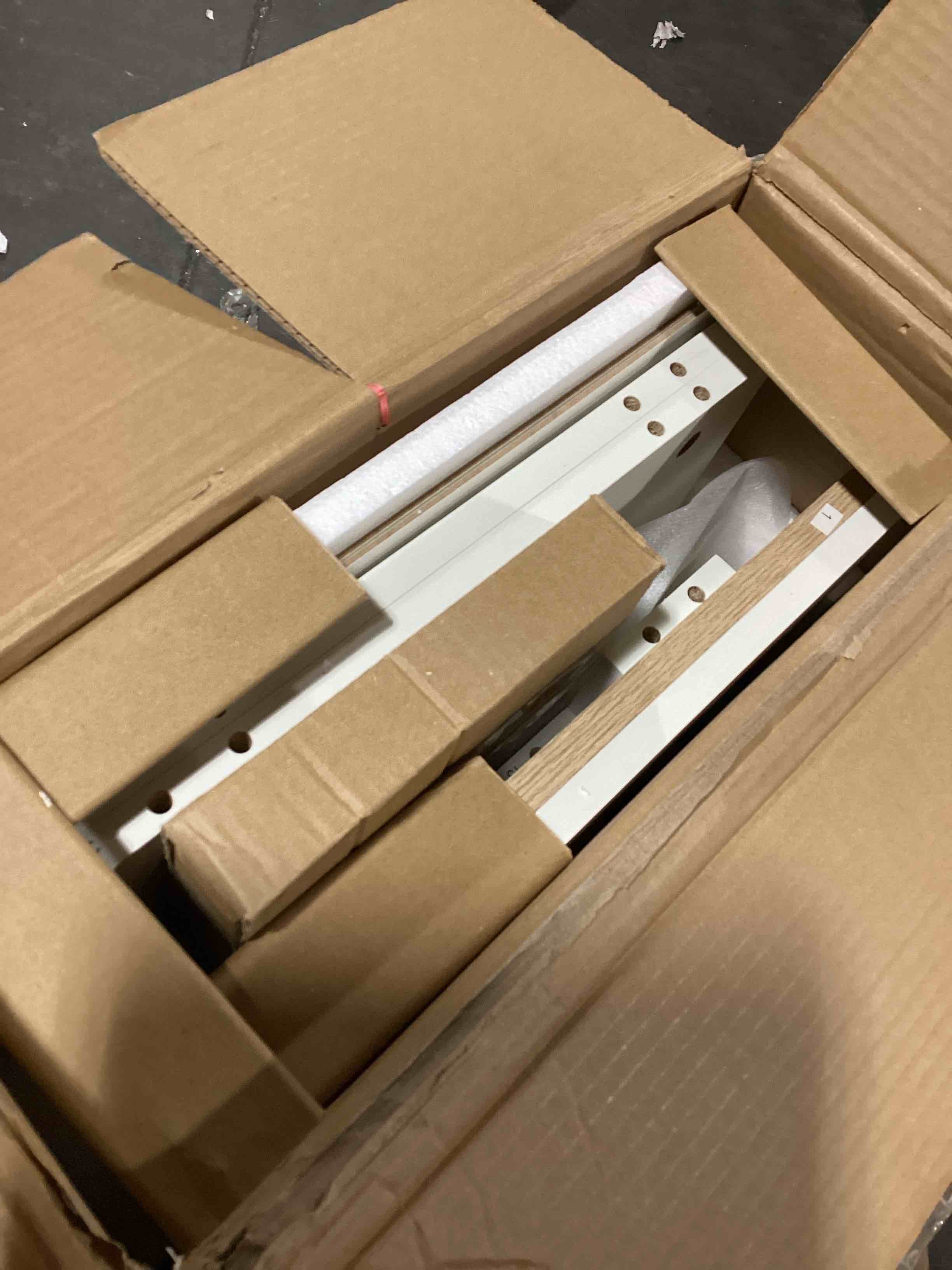 https://s3.amazonaws.com/lotting-images-prod/bidfta/BLU5108822_1707414481073.jpeg