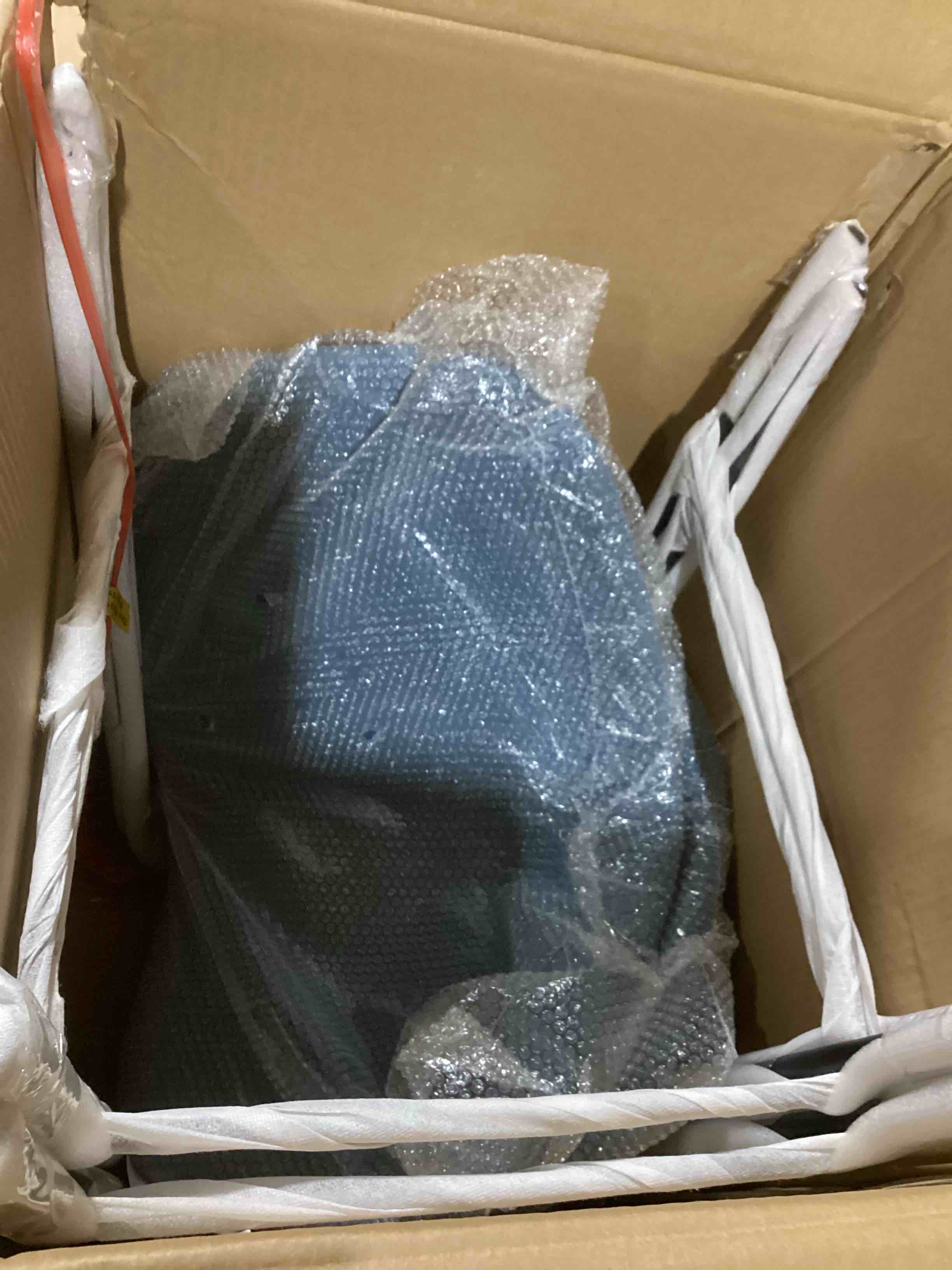 https://s3.amazonaws.com/lotting-images-prod/bidfta/BLU5109053_1707590631570.jpeg