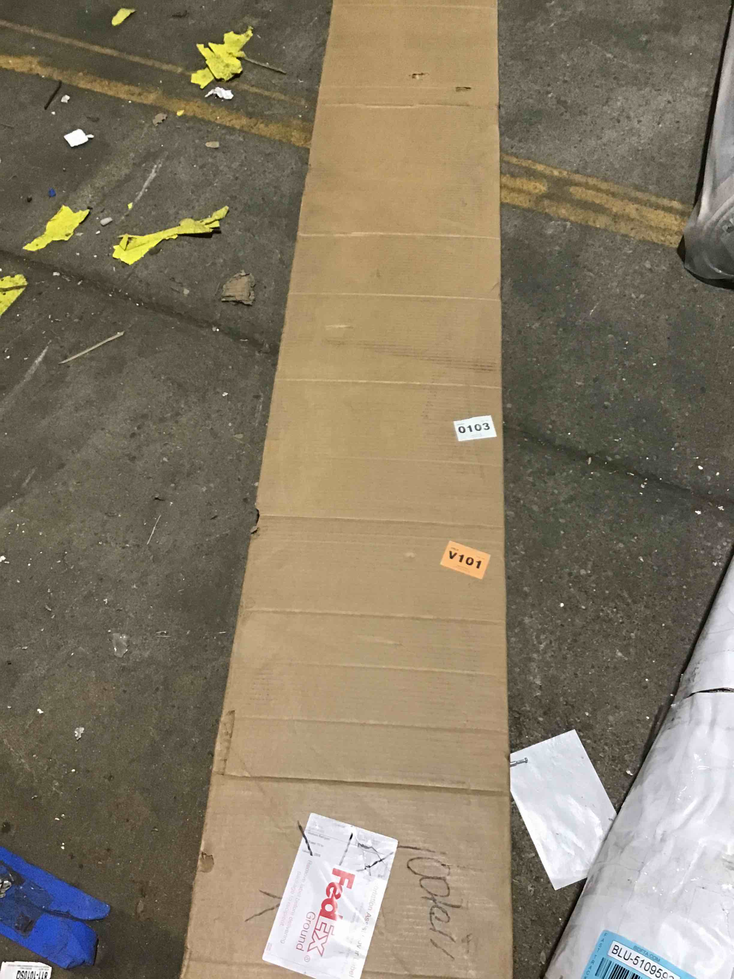https://s3.amazonaws.com/lotting-images-prod/bidfta/BLU5109594_1706710619422.jpeg