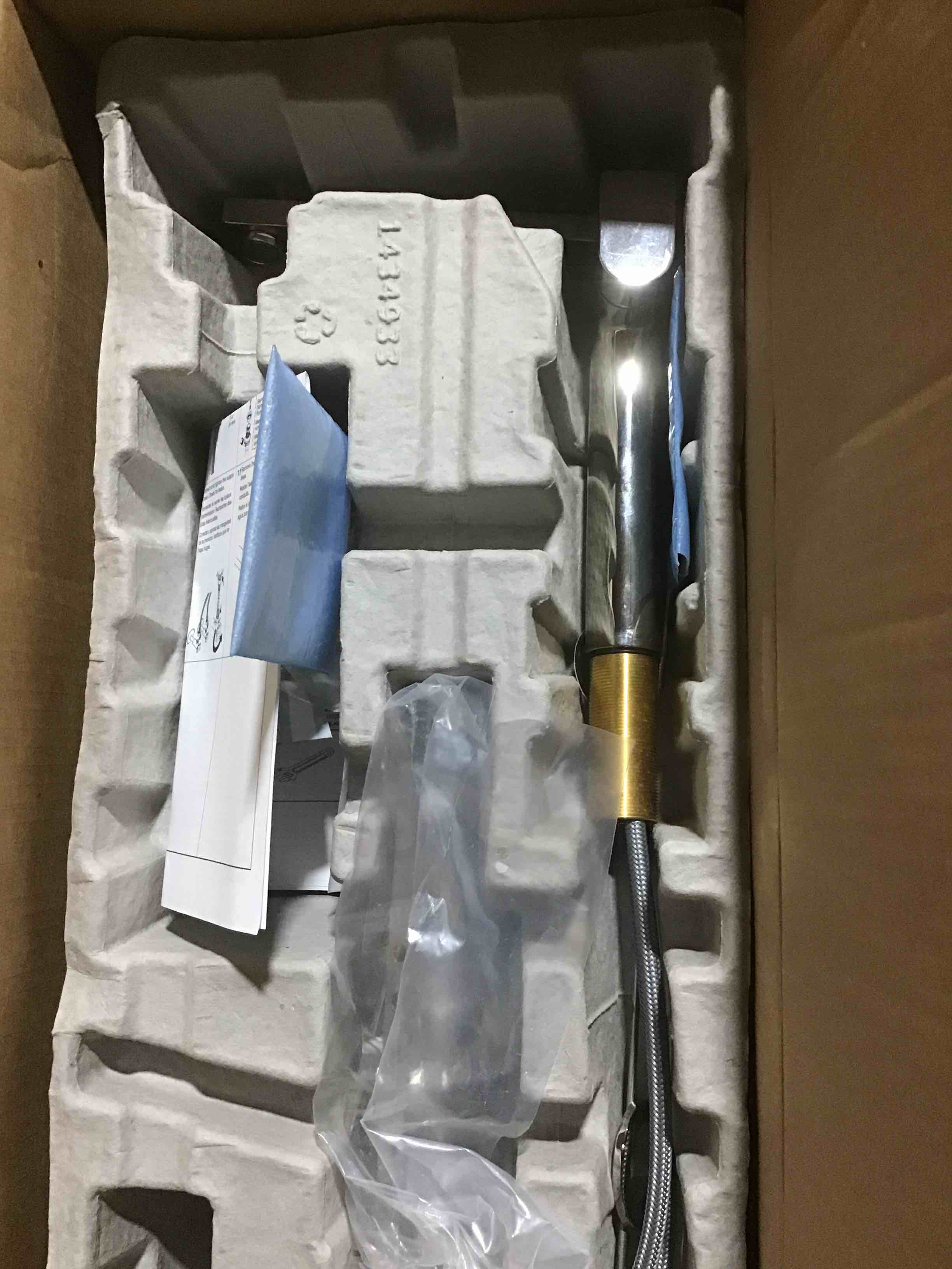 https://s3.amazonaws.com/lotting-images-prod/bidfta/BLU5109855_1706897965259.jpeg