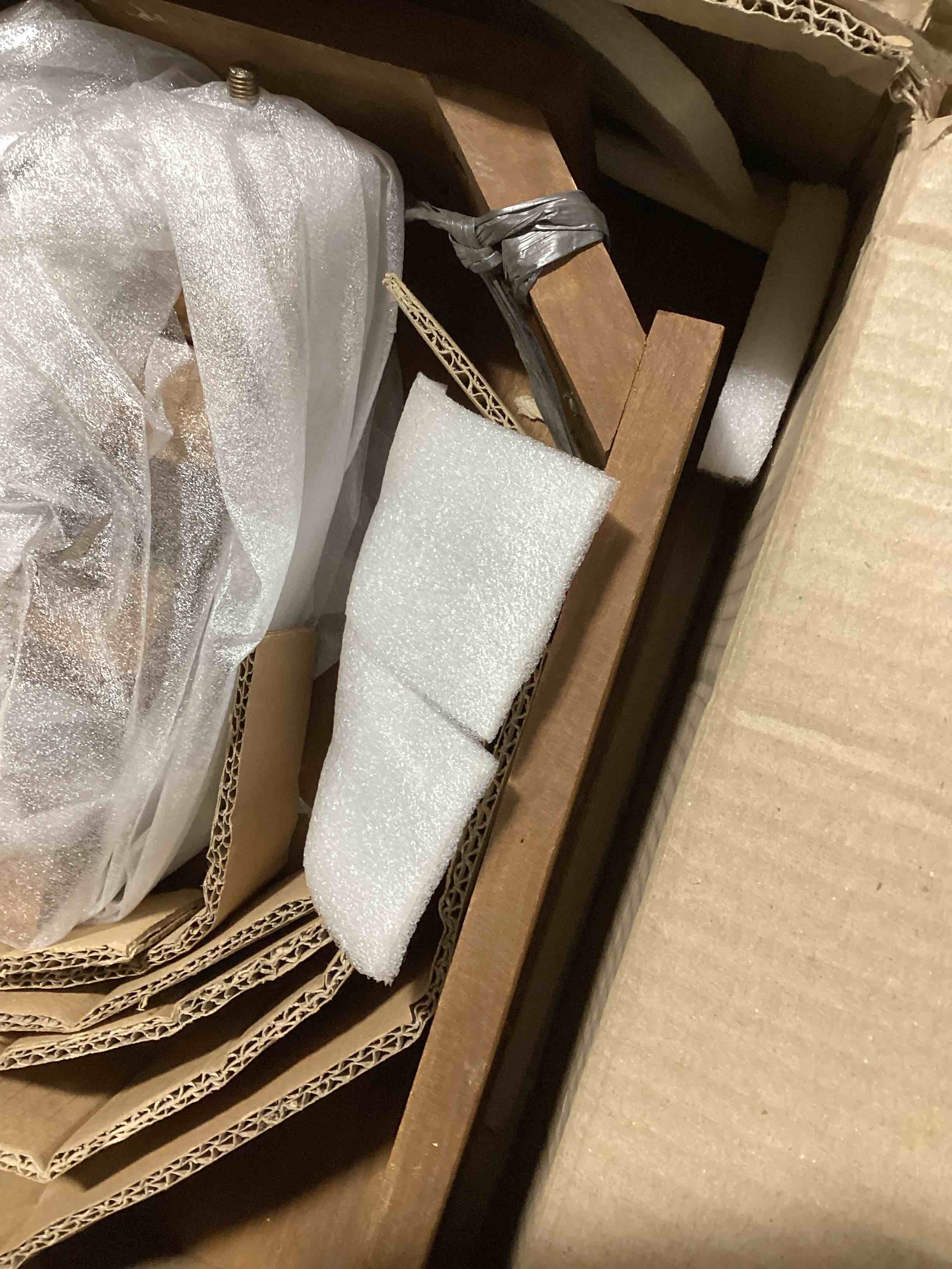 https://s3.amazonaws.com/lotting-images-prod/bidfta/BLU5110399_1707420379159.jpeg