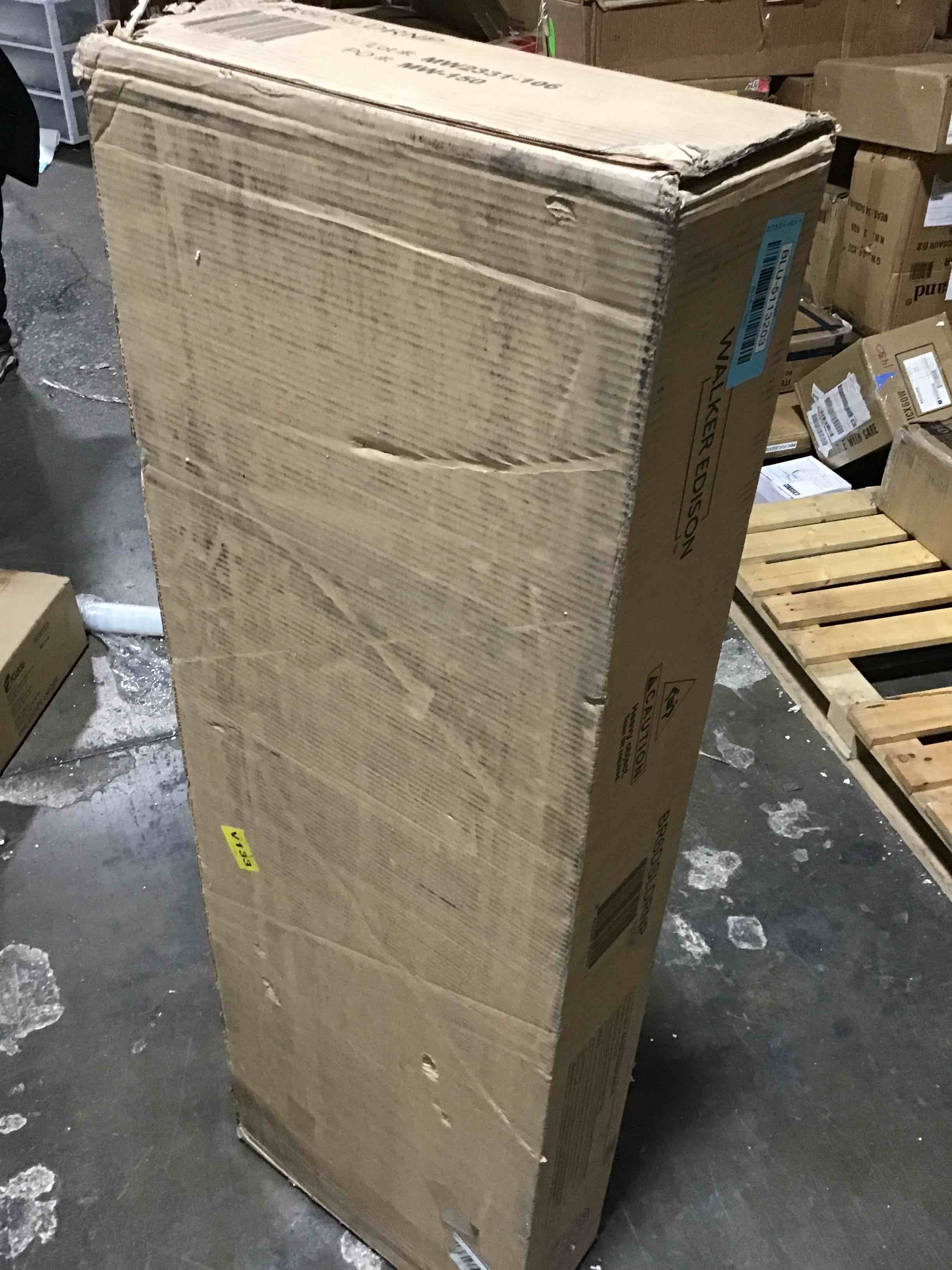 https://s3.amazonaws.com/lotting-images-prod/bidfta/BLU5113203_1706896380081.jpeg