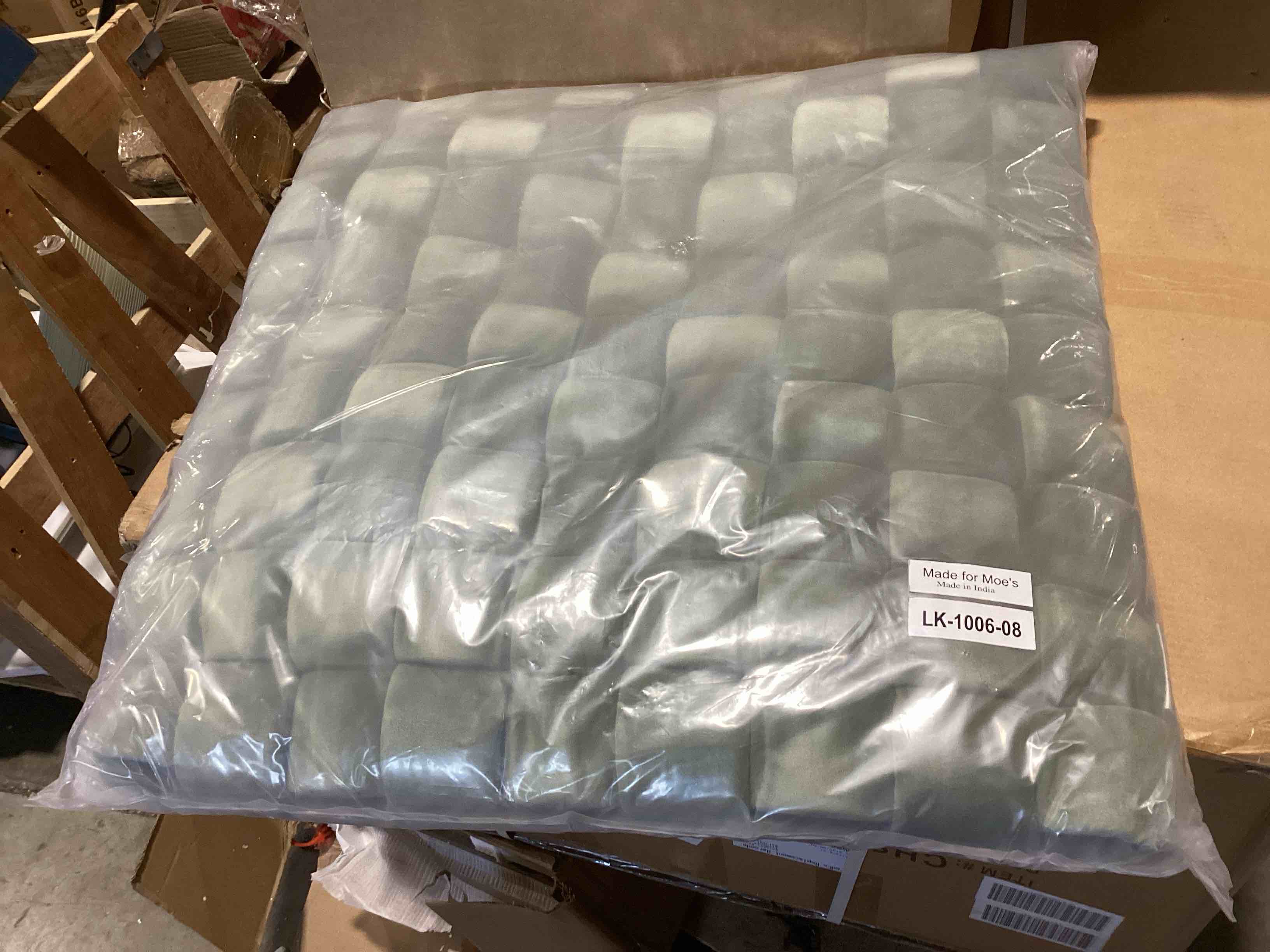 https://s3.amazonaws.com/lotting-images-prod/bidfta/BLU5113439_1707229911593.jpeg