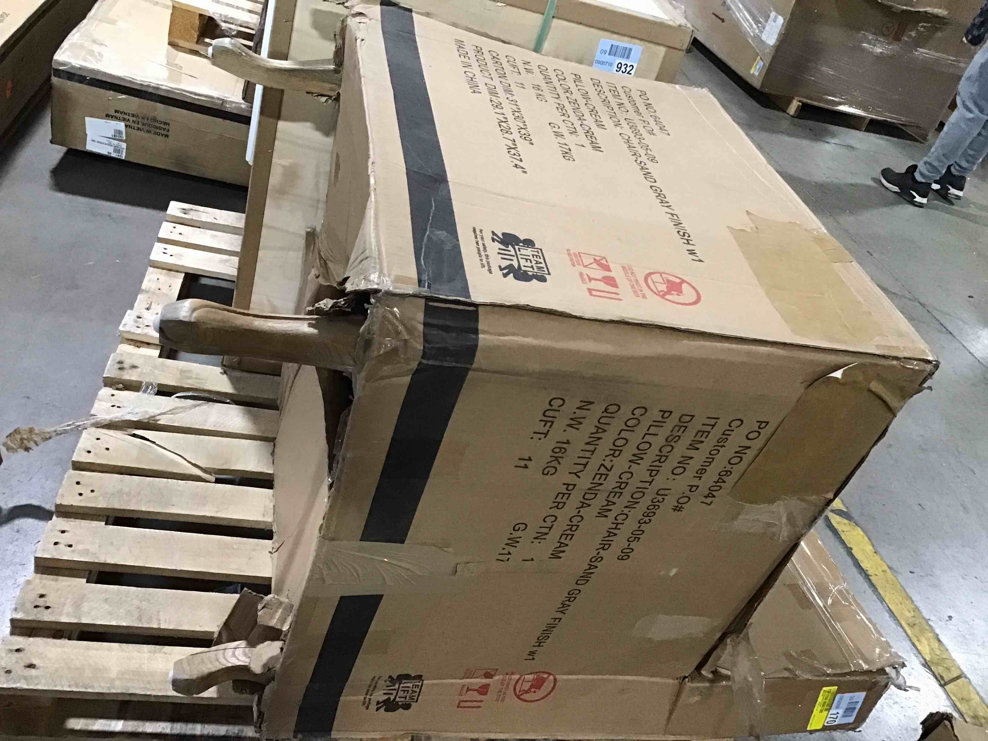 https://s3.amazonaws.com/lotting-images-prod/bidfta/BLU5113653_1707839460390.jpeg