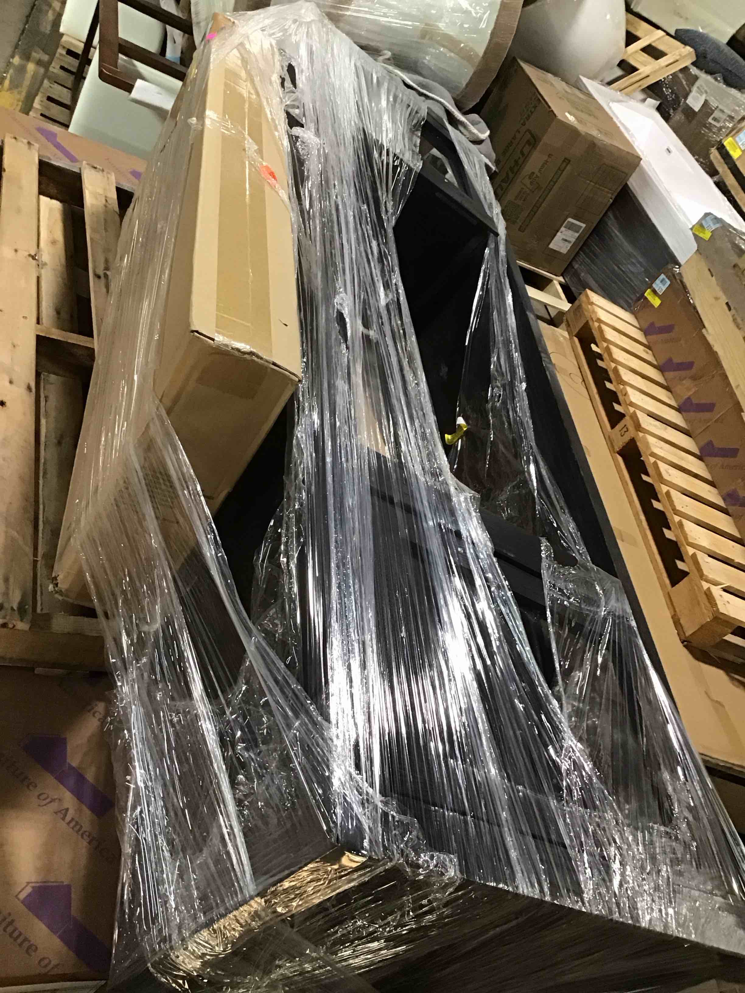 https://s3.amazonaws.com/lotting-images-prod/bidfta/BLU5113660_1707835758706.jpeg