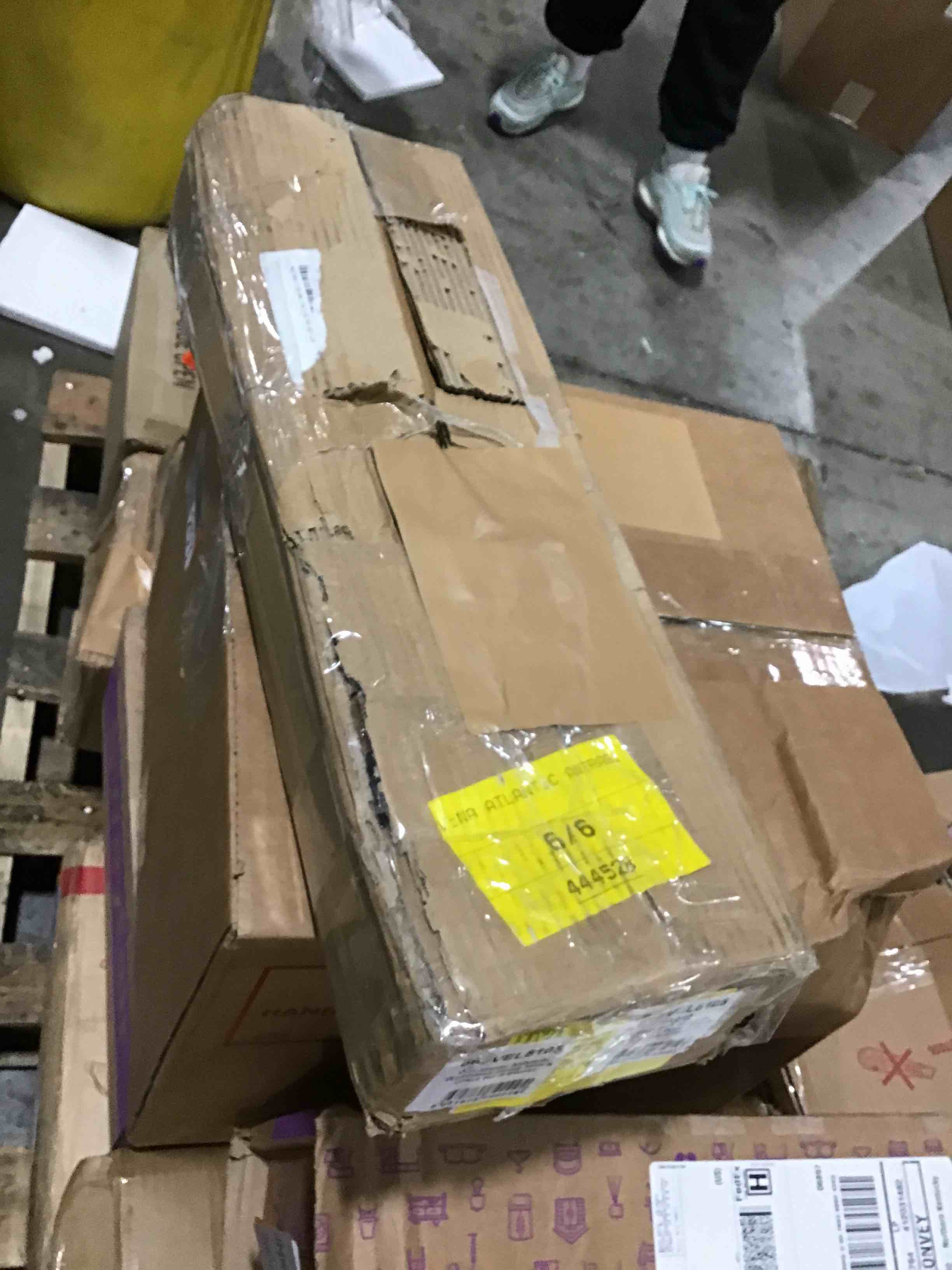 https://s3.amazonaws.com/lotting-images-prod/bidfta/BLU5113874_1708025382039.jpeg