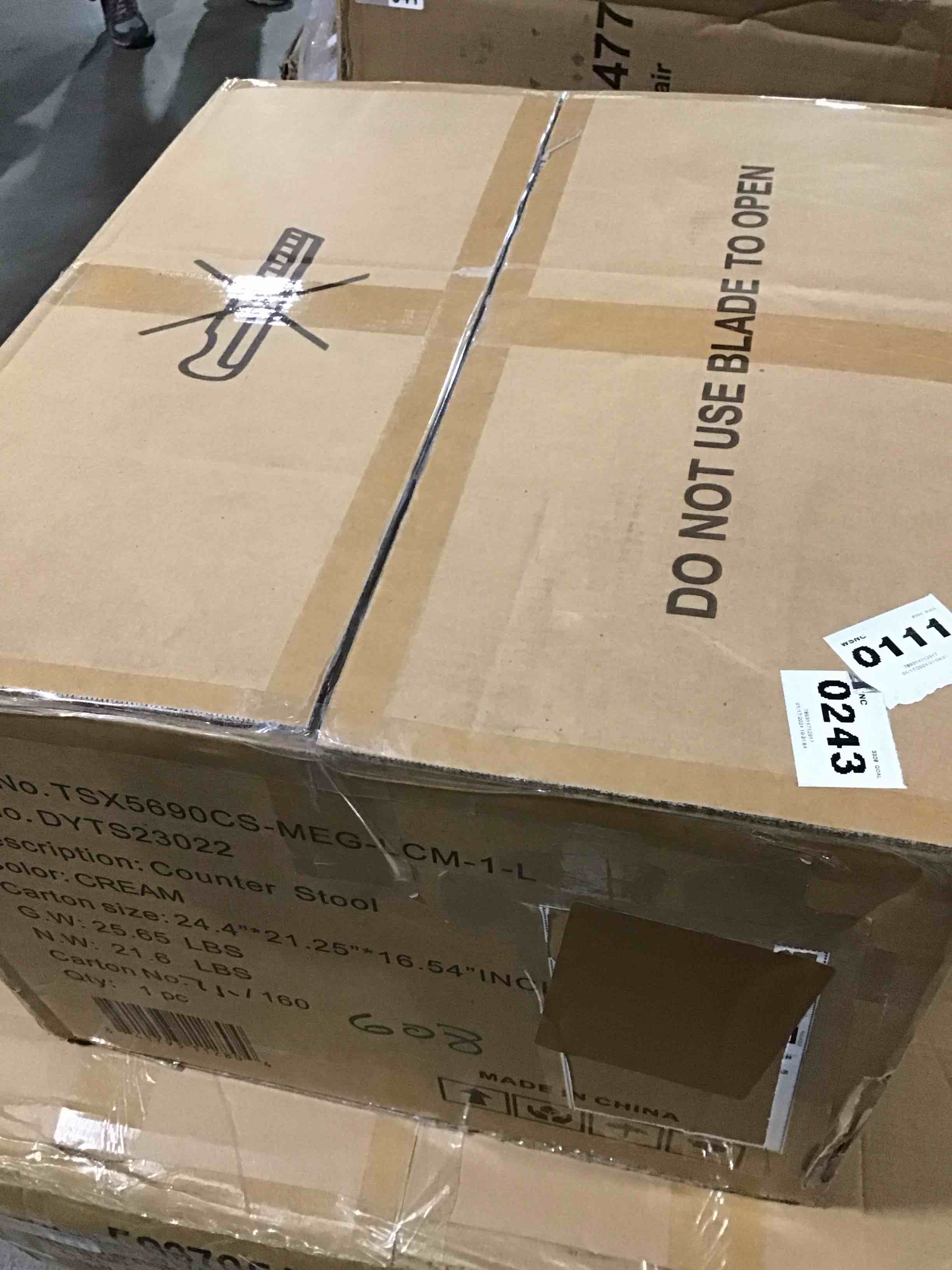 https://s3.amazonaws.com/lotting-images-prod/bidfta/BLU5113904_1708028914409.jpeg