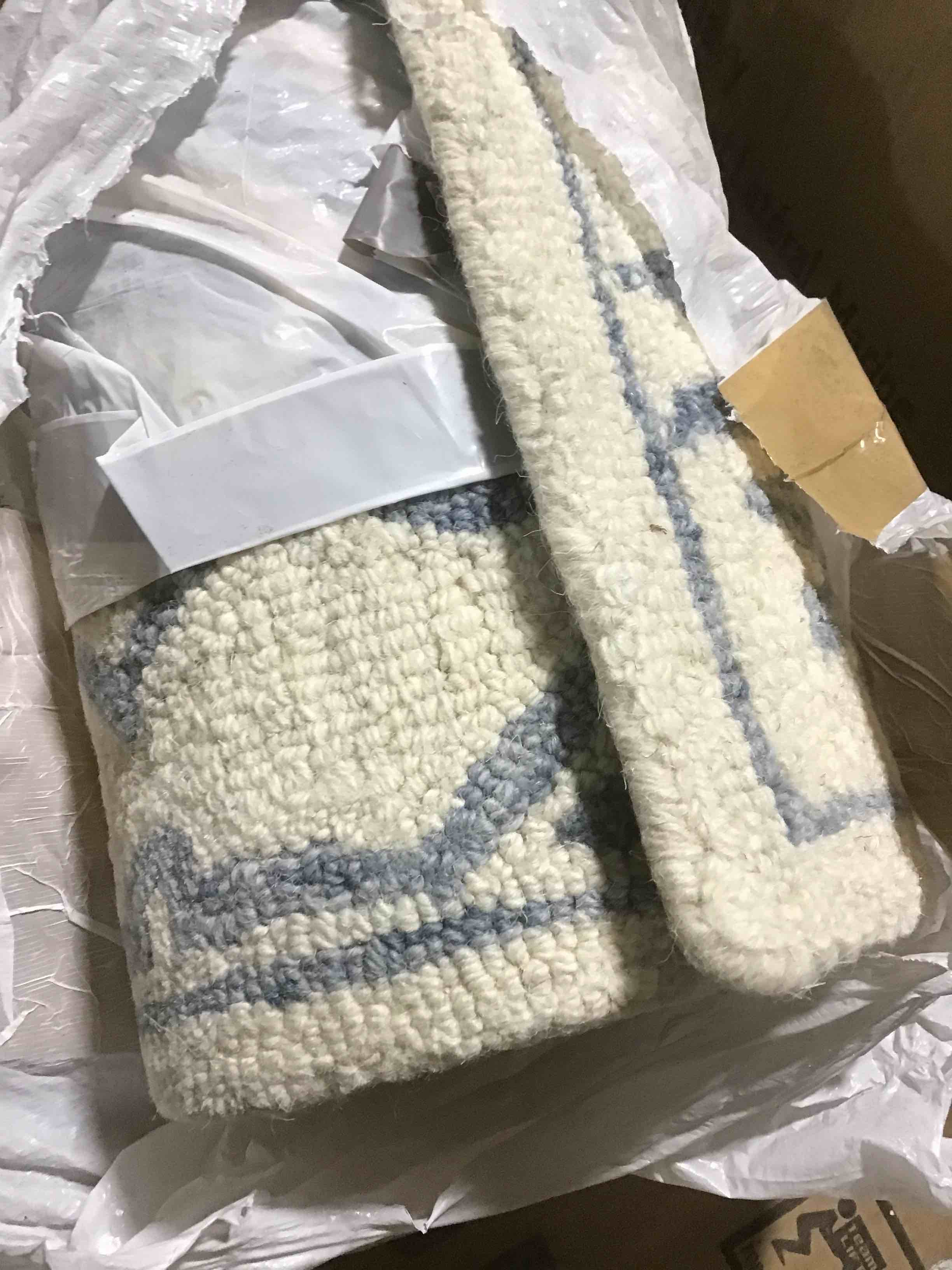https://s3.amazonaws.com/lotting-images-prod/bidfta/BLU5115337_1708520352358.jpeg