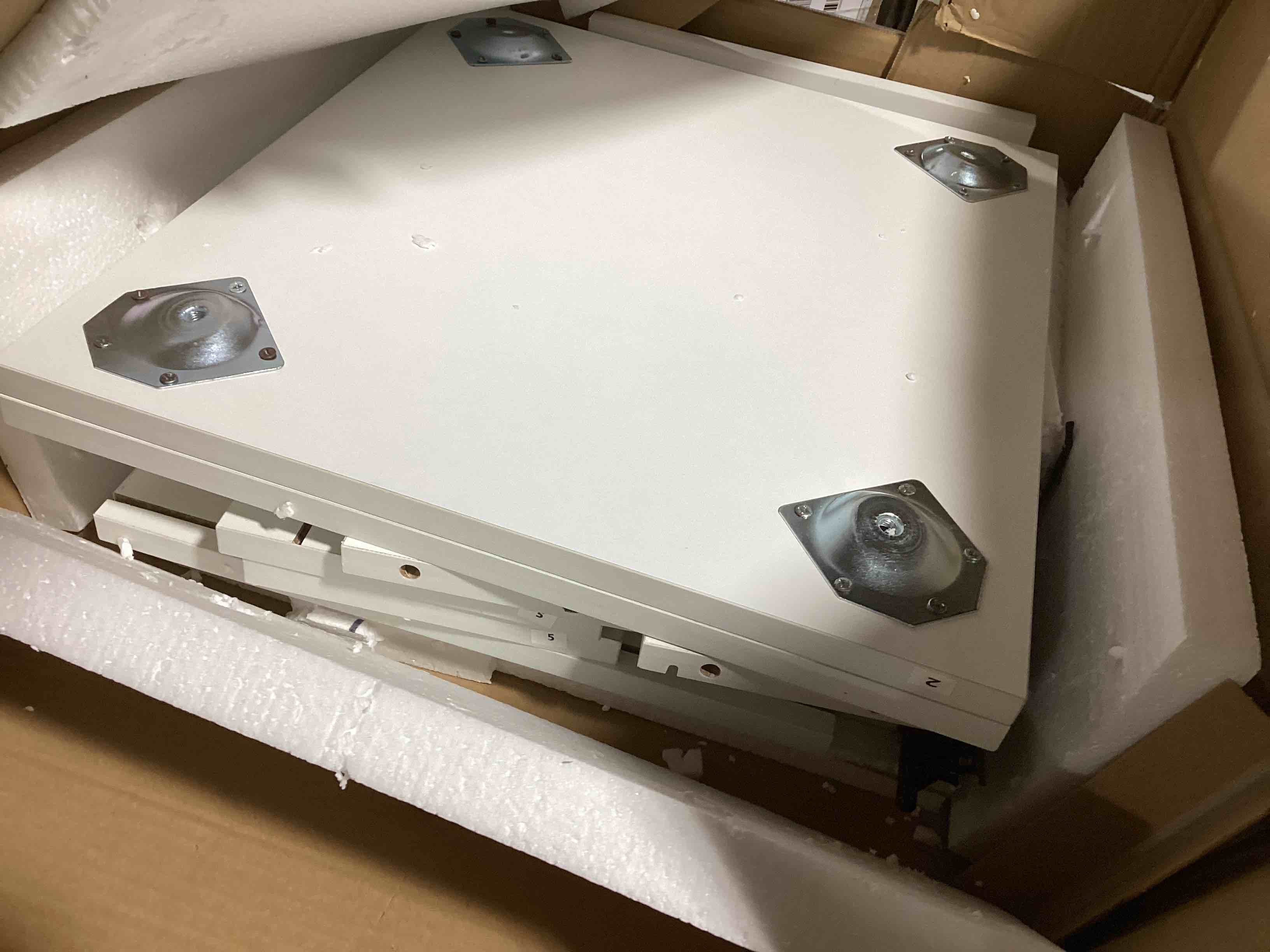 https://s3.amazonaws.com/lotting-images-prod/bidfta/BLU5115698_1706623890737.jpeg