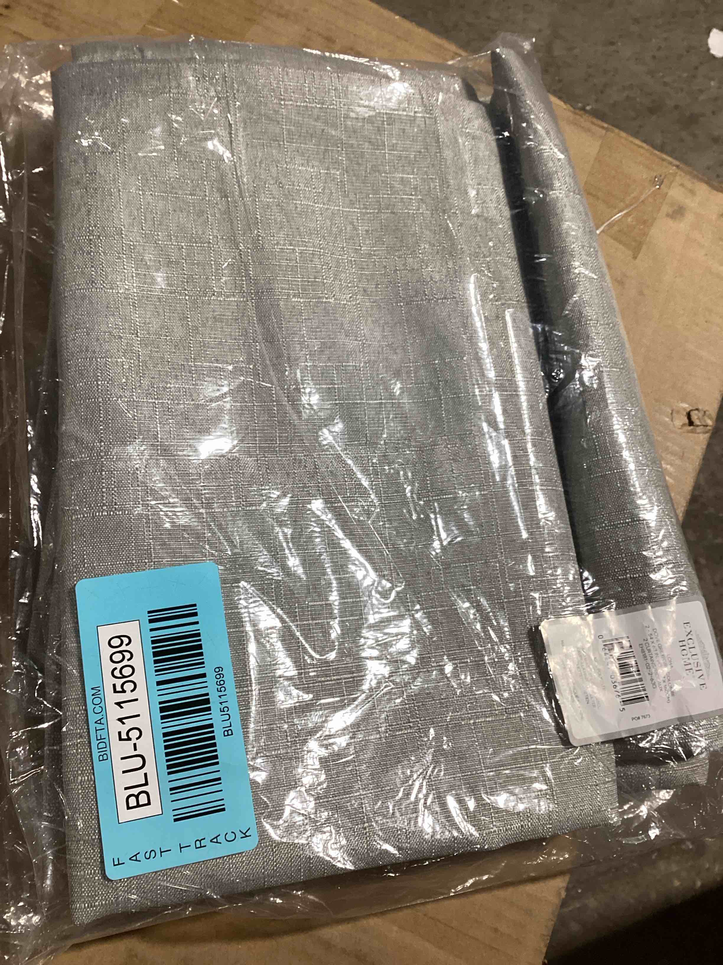 https://s3.amazonaws.com/lotting-images-prod/bidfta/BLU5115699_1706624021874.jpeg