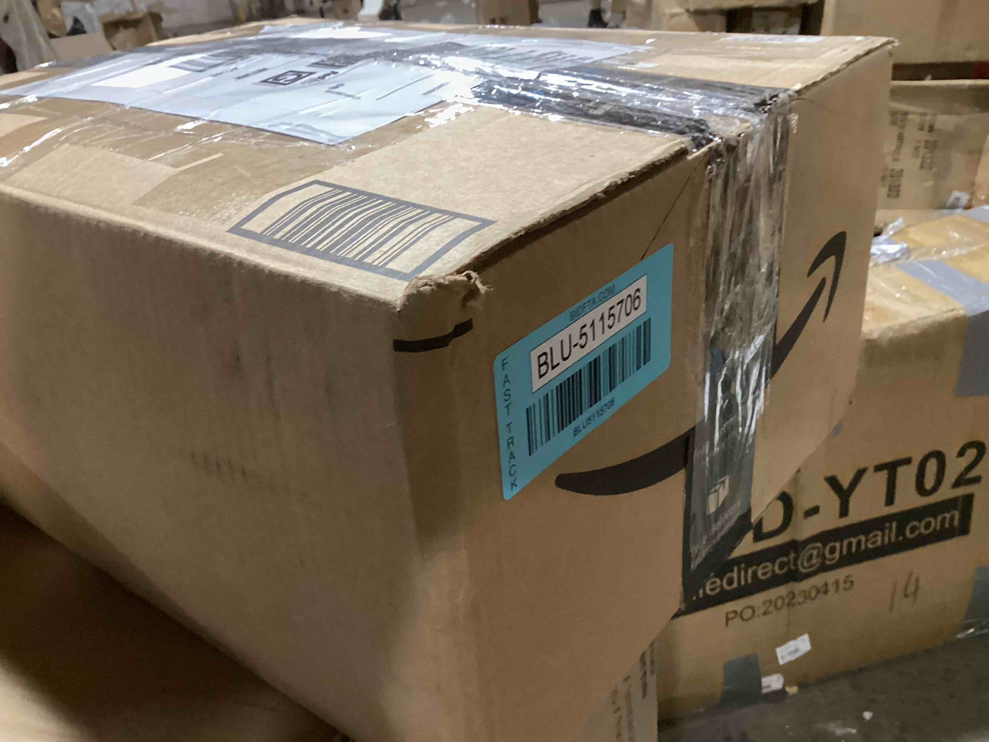 https://s3.amazonaws.com/lotting-images-prod/bidfta/BLU5115706_1706625125012.jpeg