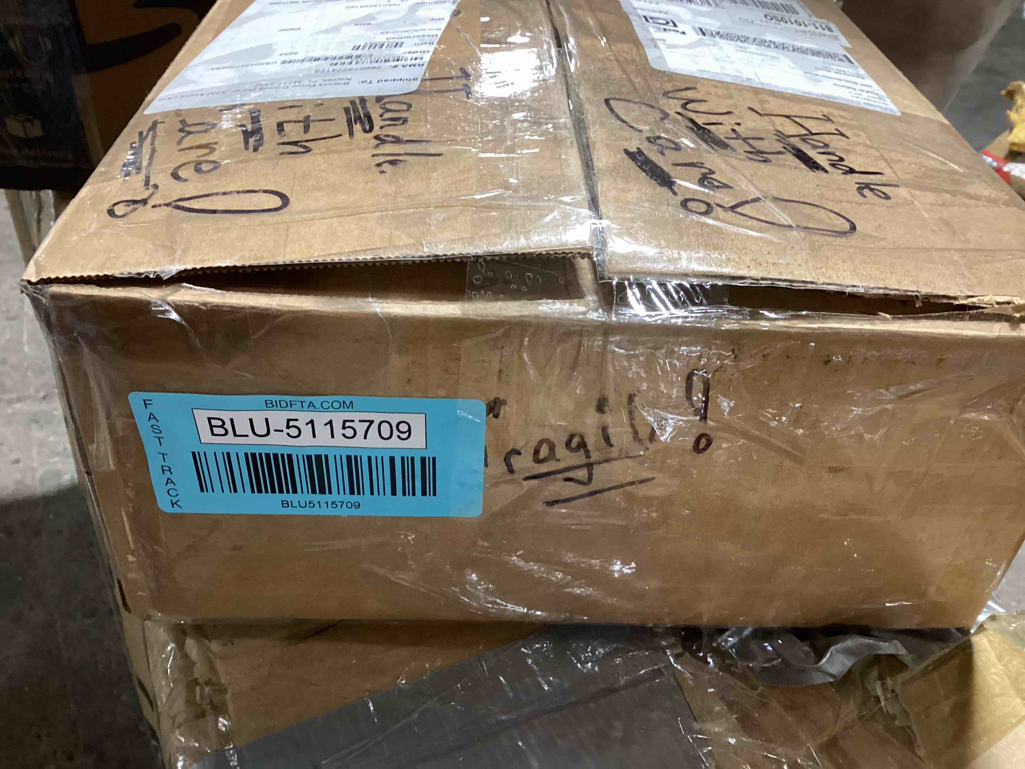 https://s3.amazonaws.com/lotting-images-prod/bidfta/BLU5115709_1706625671886.jpeg