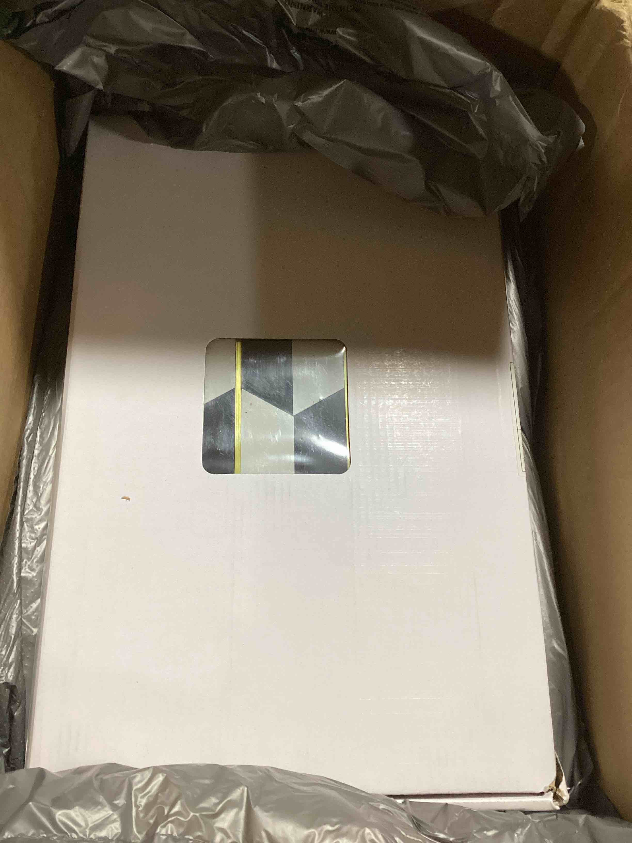 https://s3.amazonaws.com/lotting-images-prod/bidfta/BLU5115713_1706626185456.jpeg