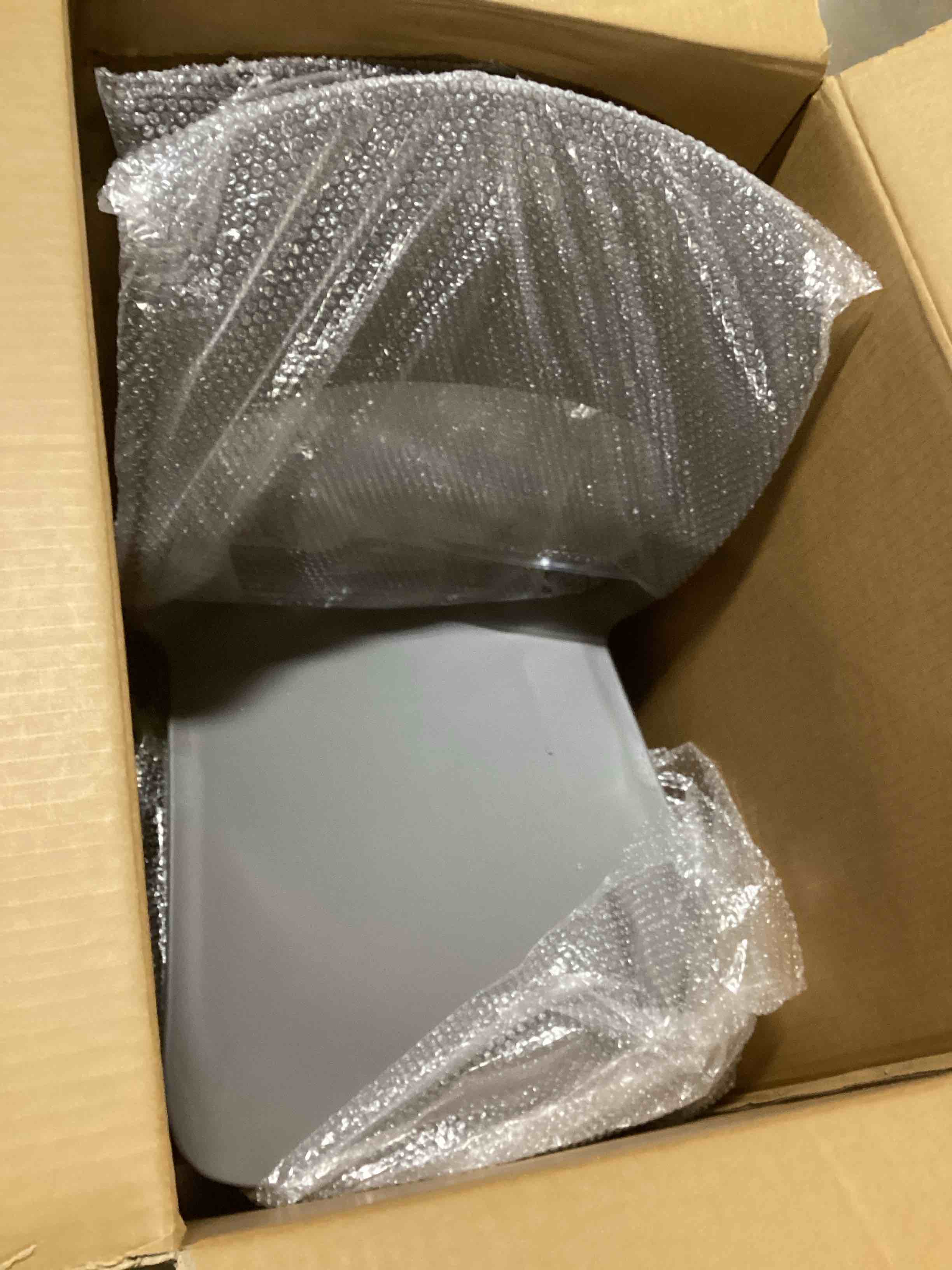 https://s3.amazonaws.com/lotting-images-prod/bidfta/BLU5116125_1706885506446.jpeg