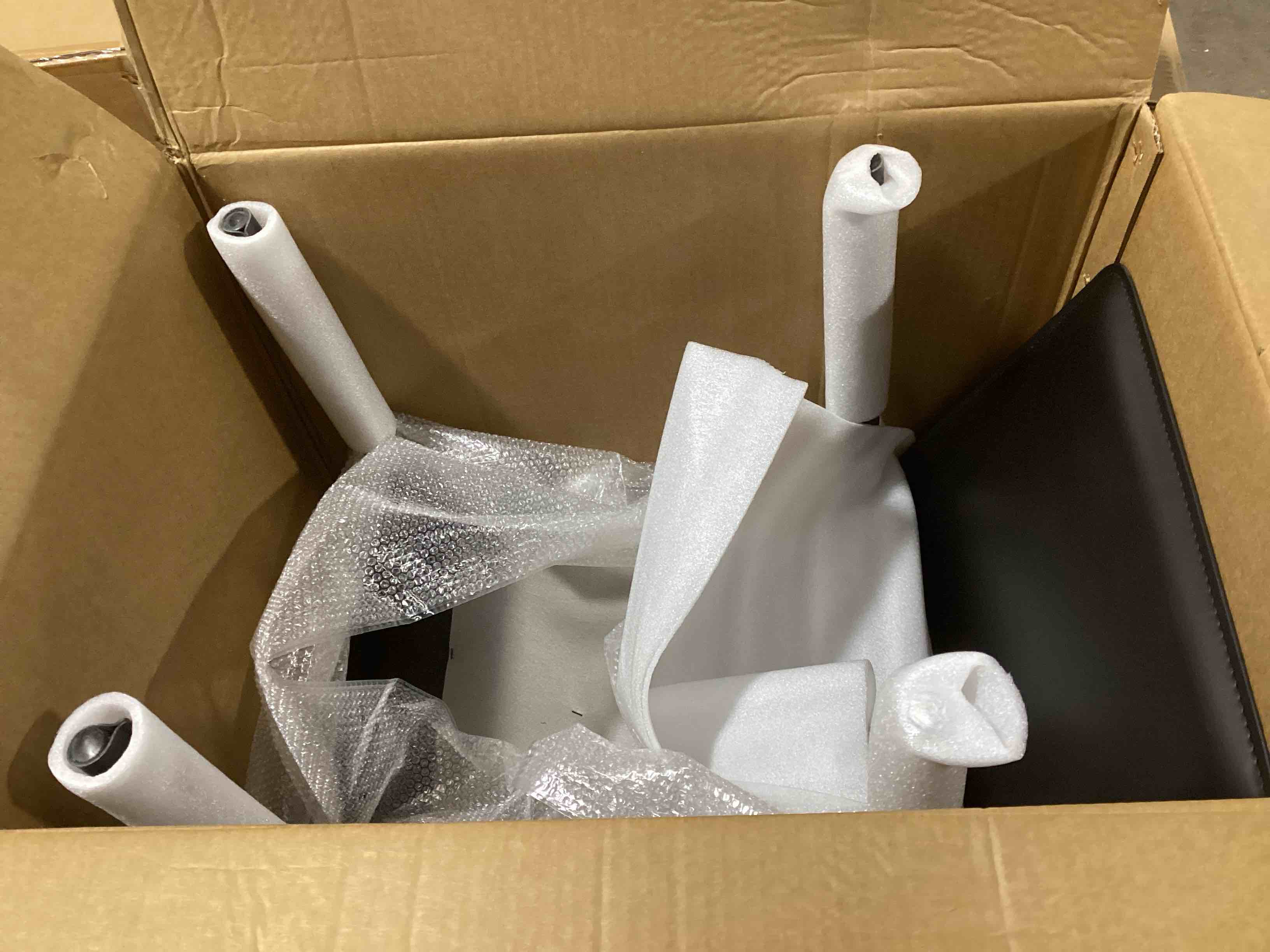https://s3.amazonaws.com/lotting-images-prod/bidfta/BLU5116127_1706885712612.jpeg