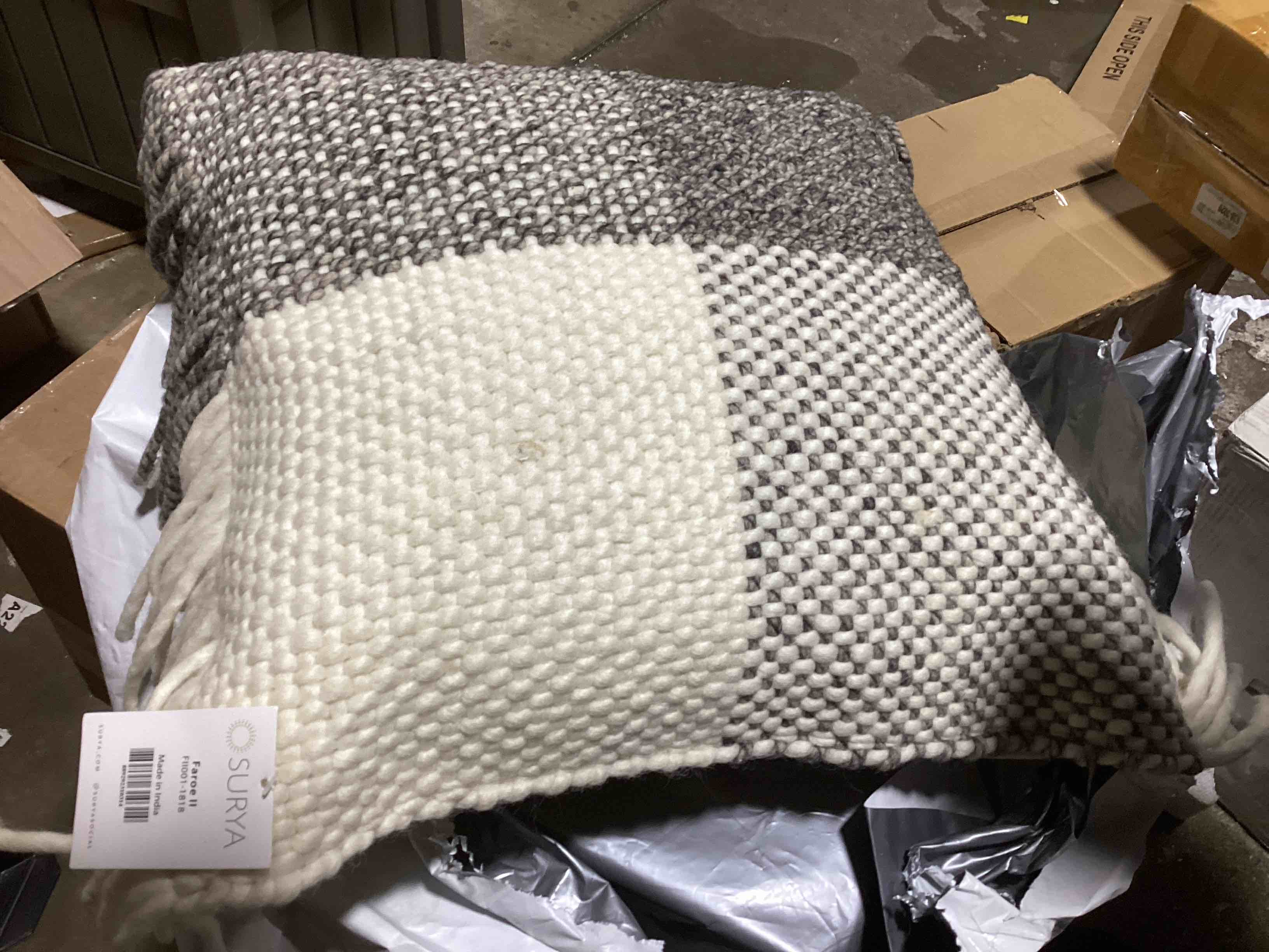 https://s3.amazonaws.com/lotting-images-prod/bidfta/BLU5116151_1706892293900.jpeg