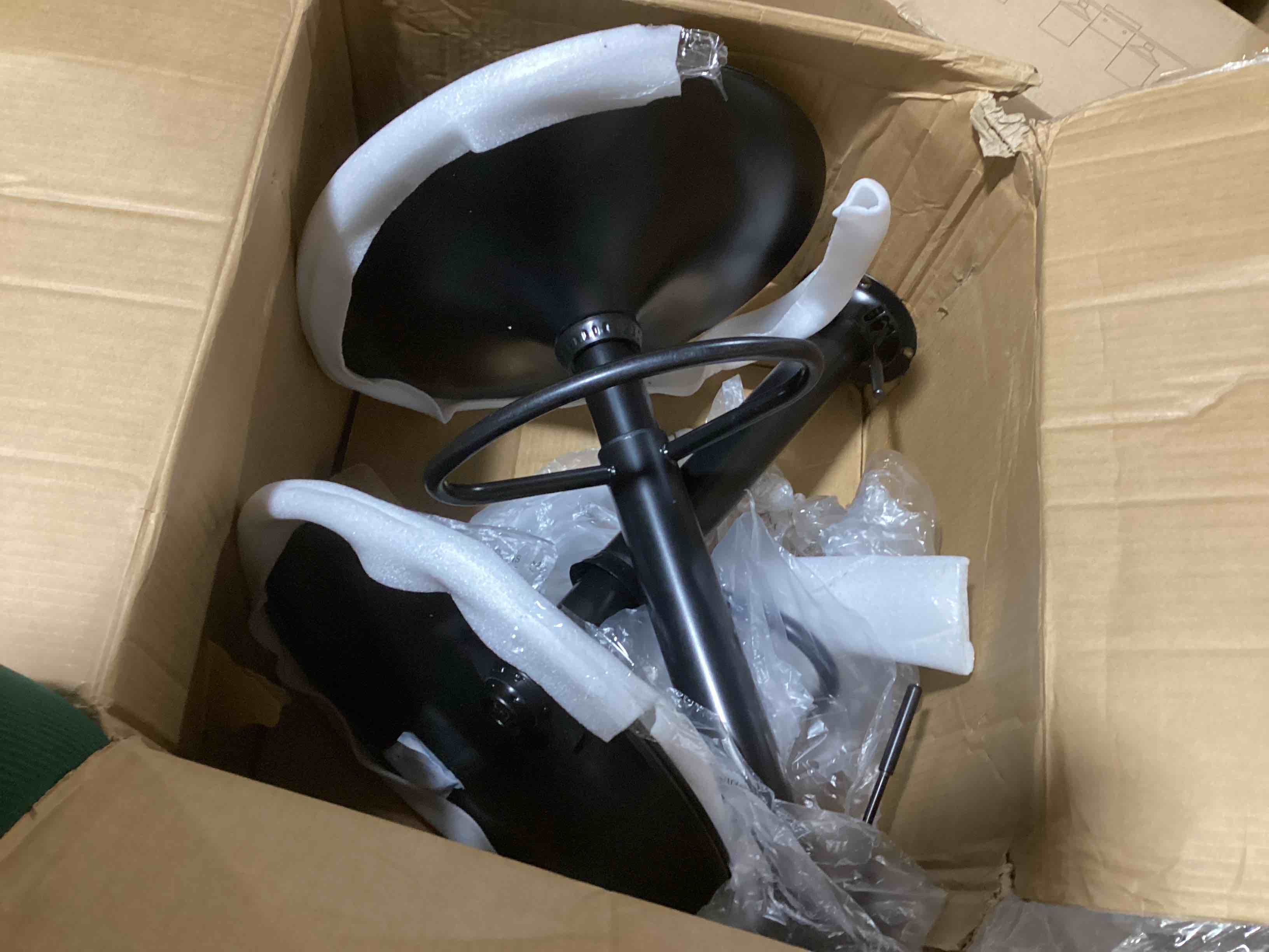 https://s3.amazonaws.com/lotting-images-prod/bidfta/BLU5116175_1706898112853.jpeg