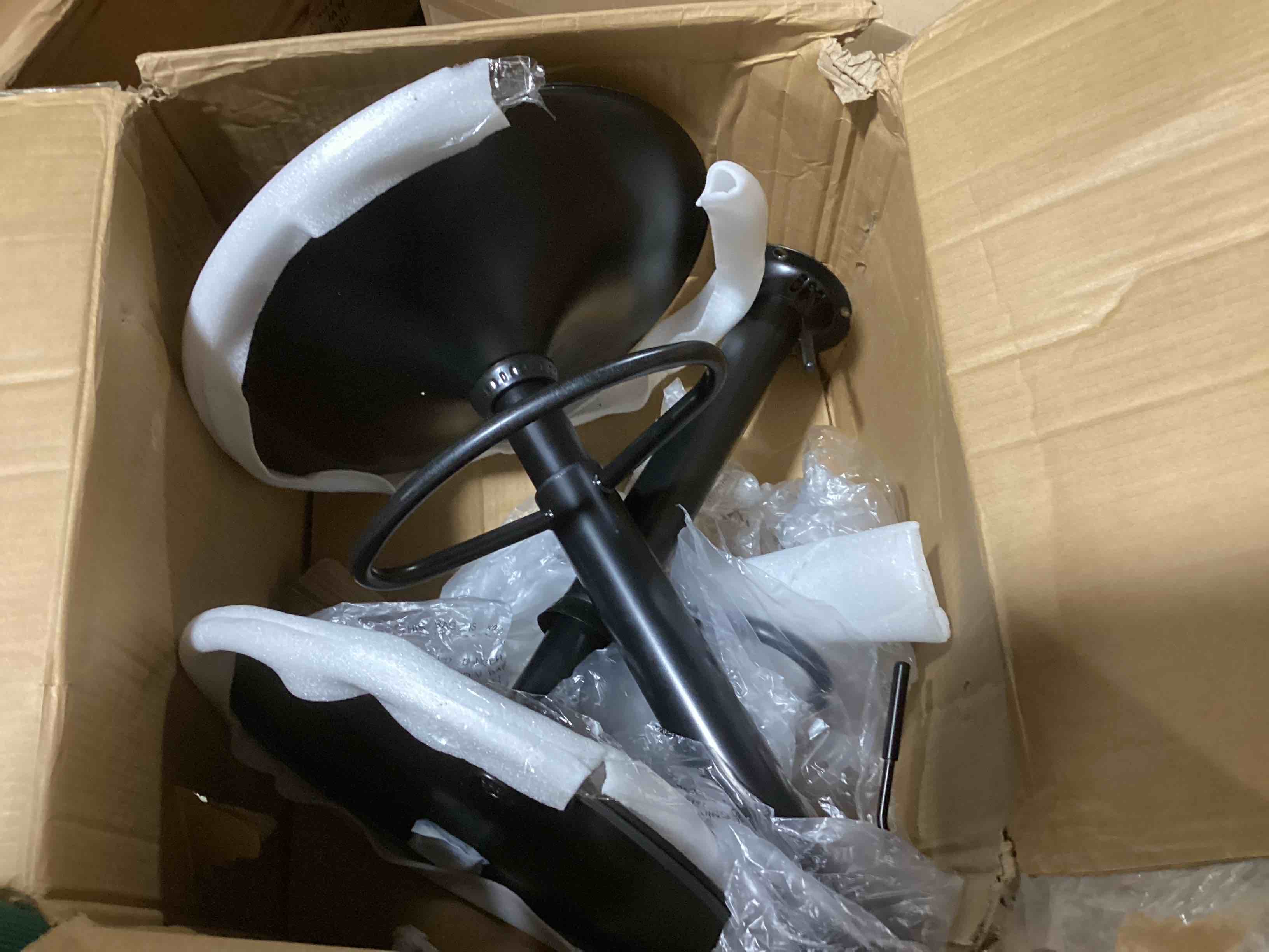 https://s3.amazonaws.com/lotting-images-prod/bidfta/BLU5116175_1706898114844.jpeg