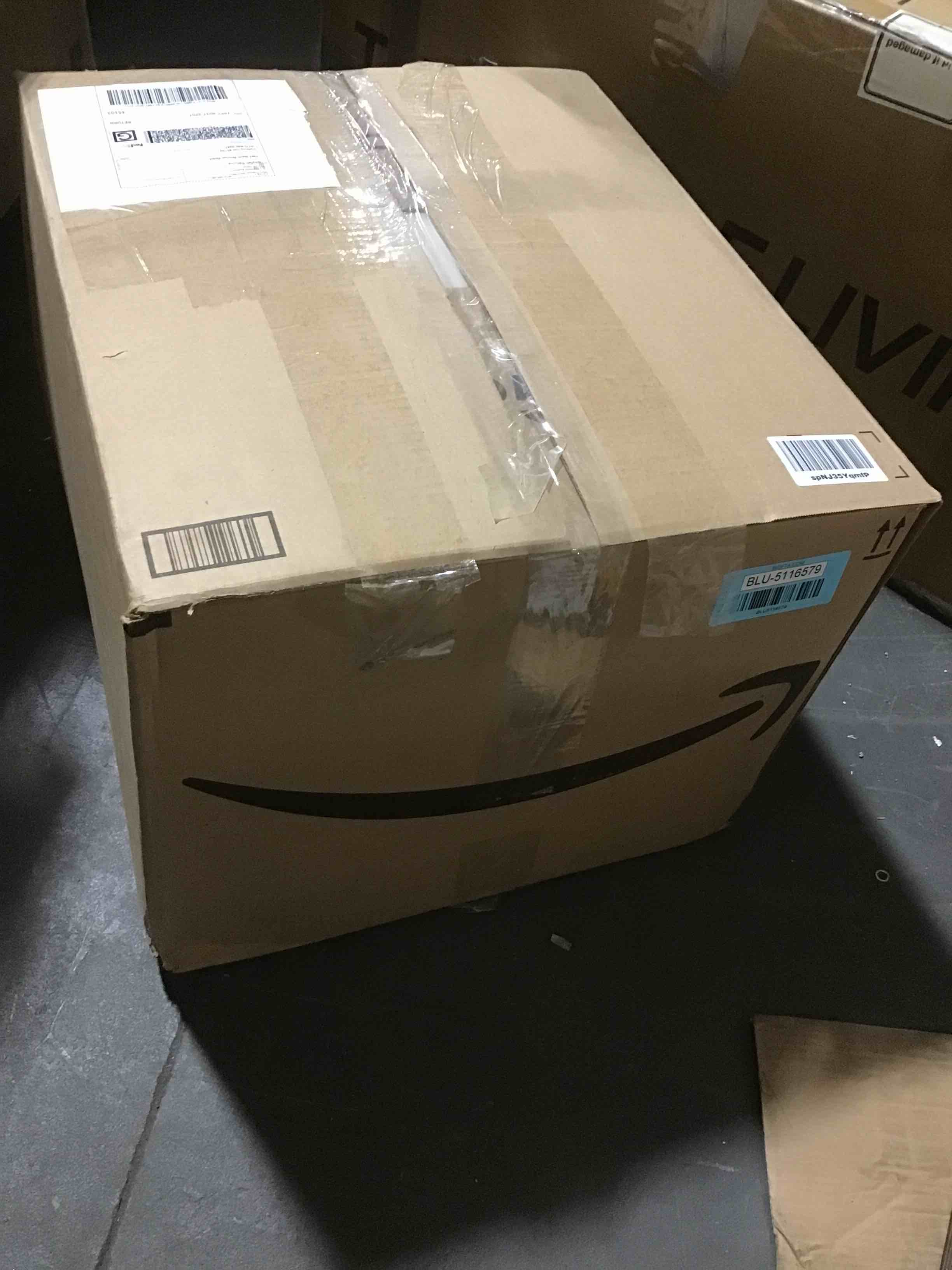 https://s3.amazonaws.com/lotting-images-prod/bidfta/BLU5116579_1707244296284.jpeg