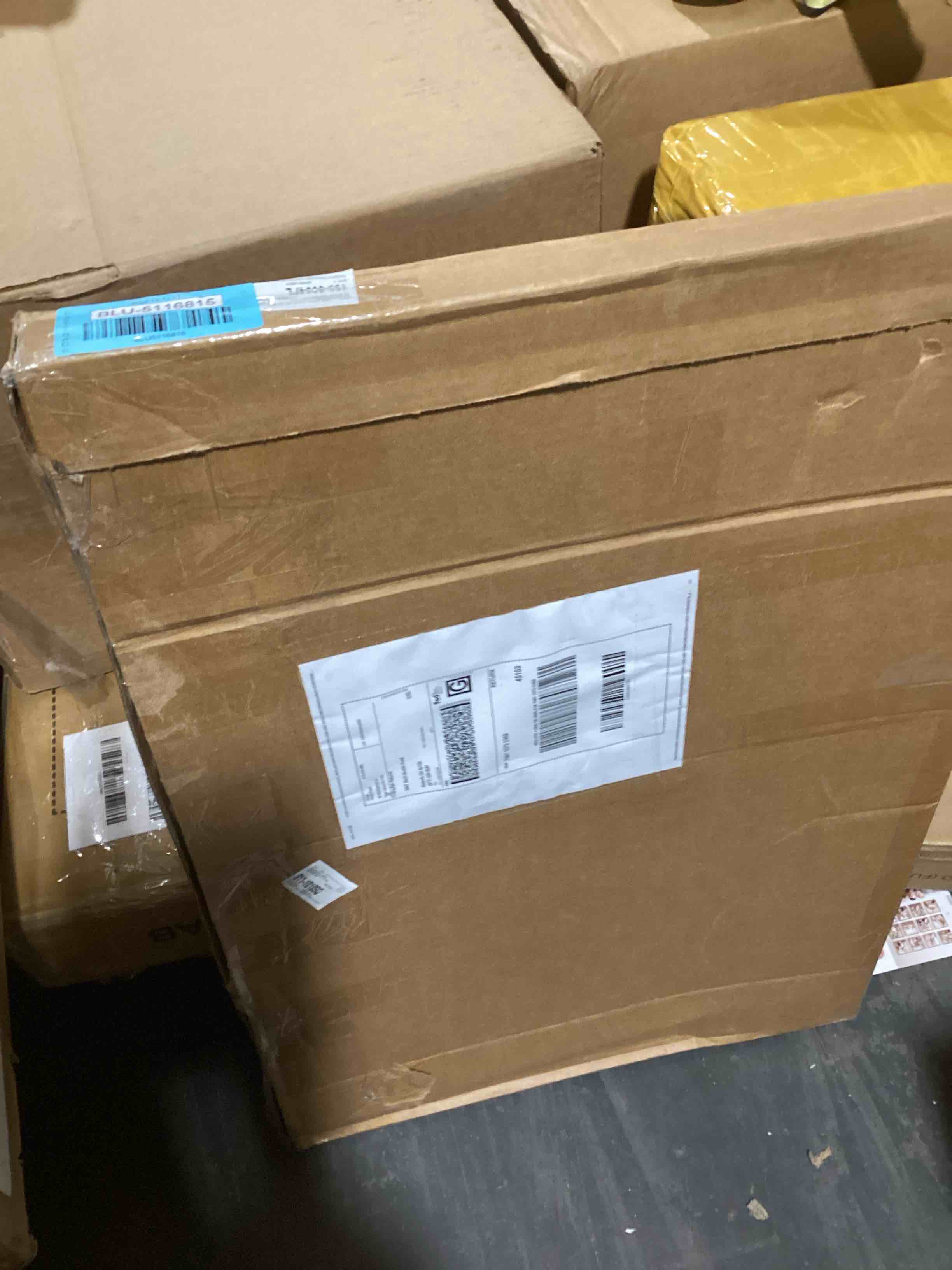 https://s3.amazonaws.com/lotting-images-prod/bidfta/BLU5116815_1707329133771.jpeg