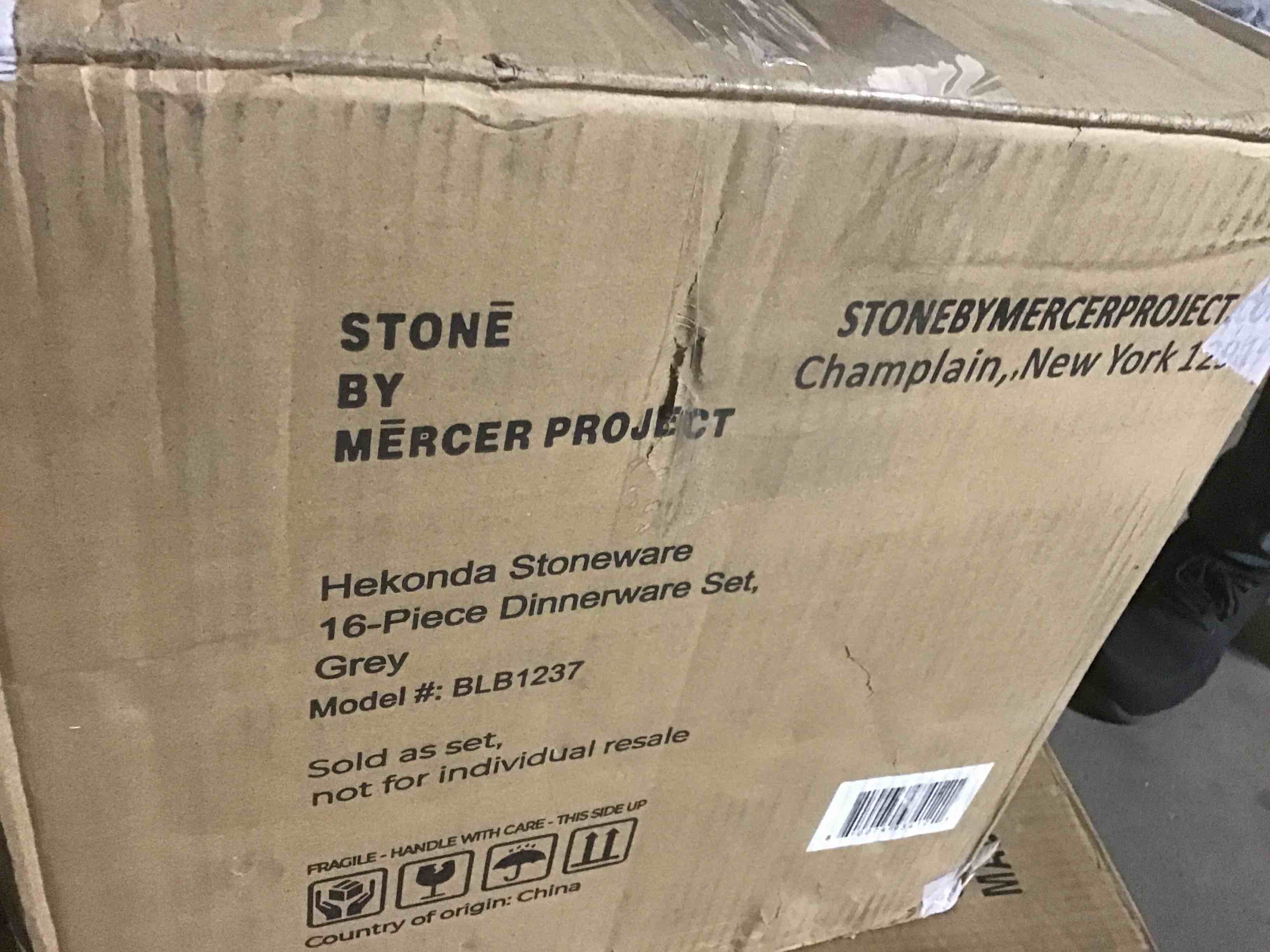 https://s3.amazonaws.com/lotting-images-prod/bidfta/BLU5117949_1707244671490.jpeg