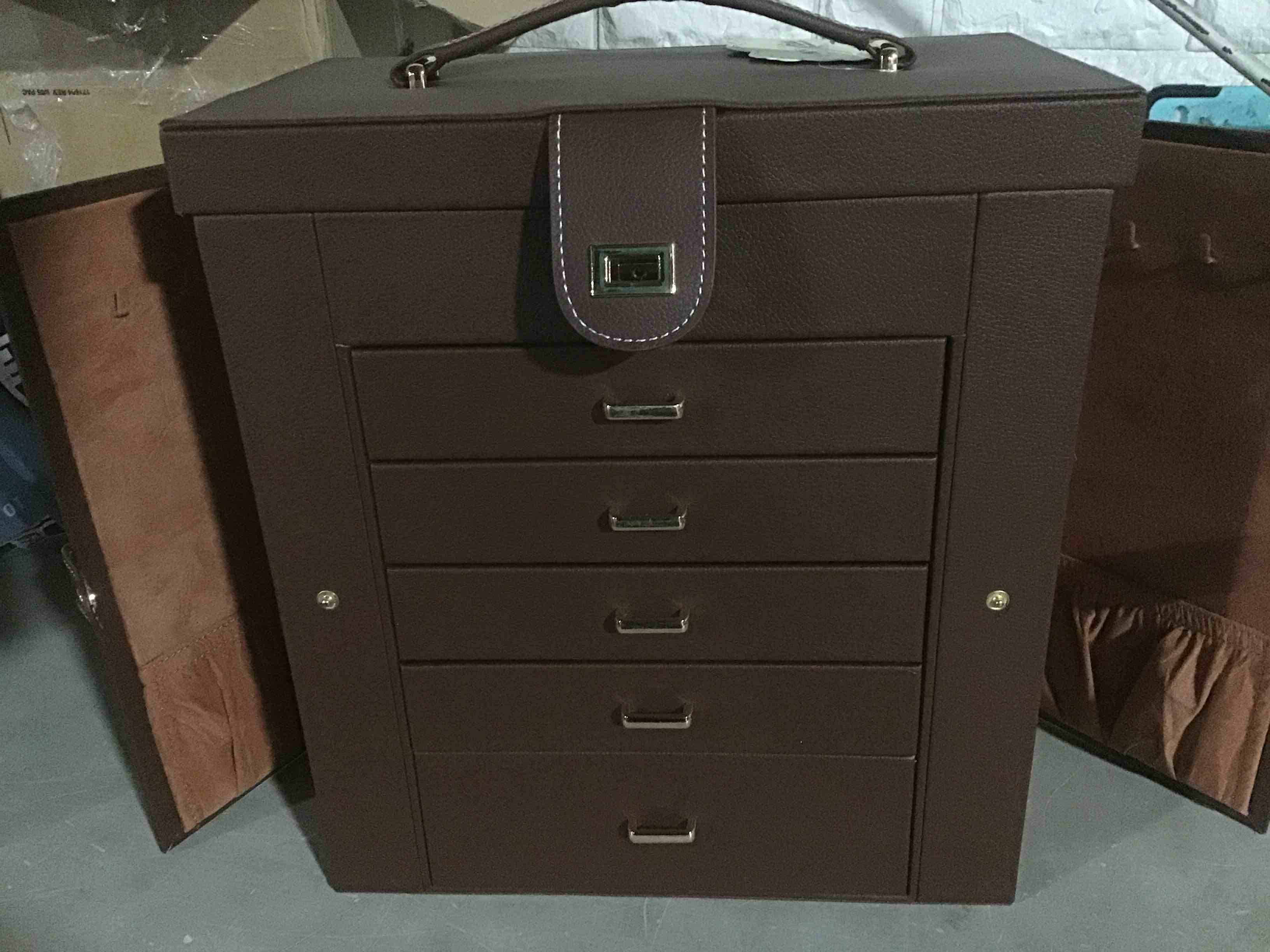 https://s3.amazonaws.com/lotting-images-prod/bidfta/BLU5118072_1707414383937.jpeg