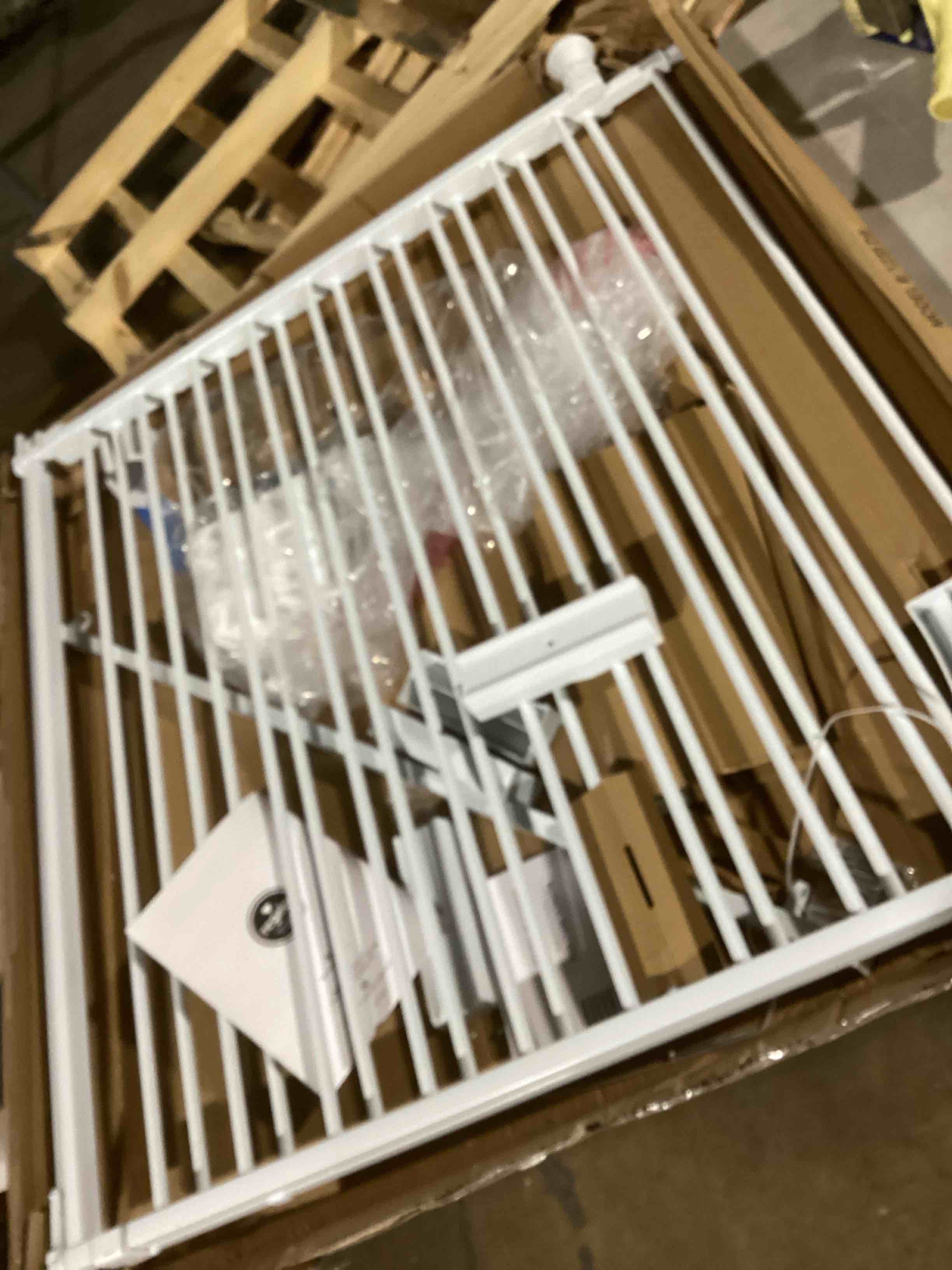 https://s3.amazonaws.com/lotting-images-prod/bidfta/BLU5118397_1710246594291.jpeg