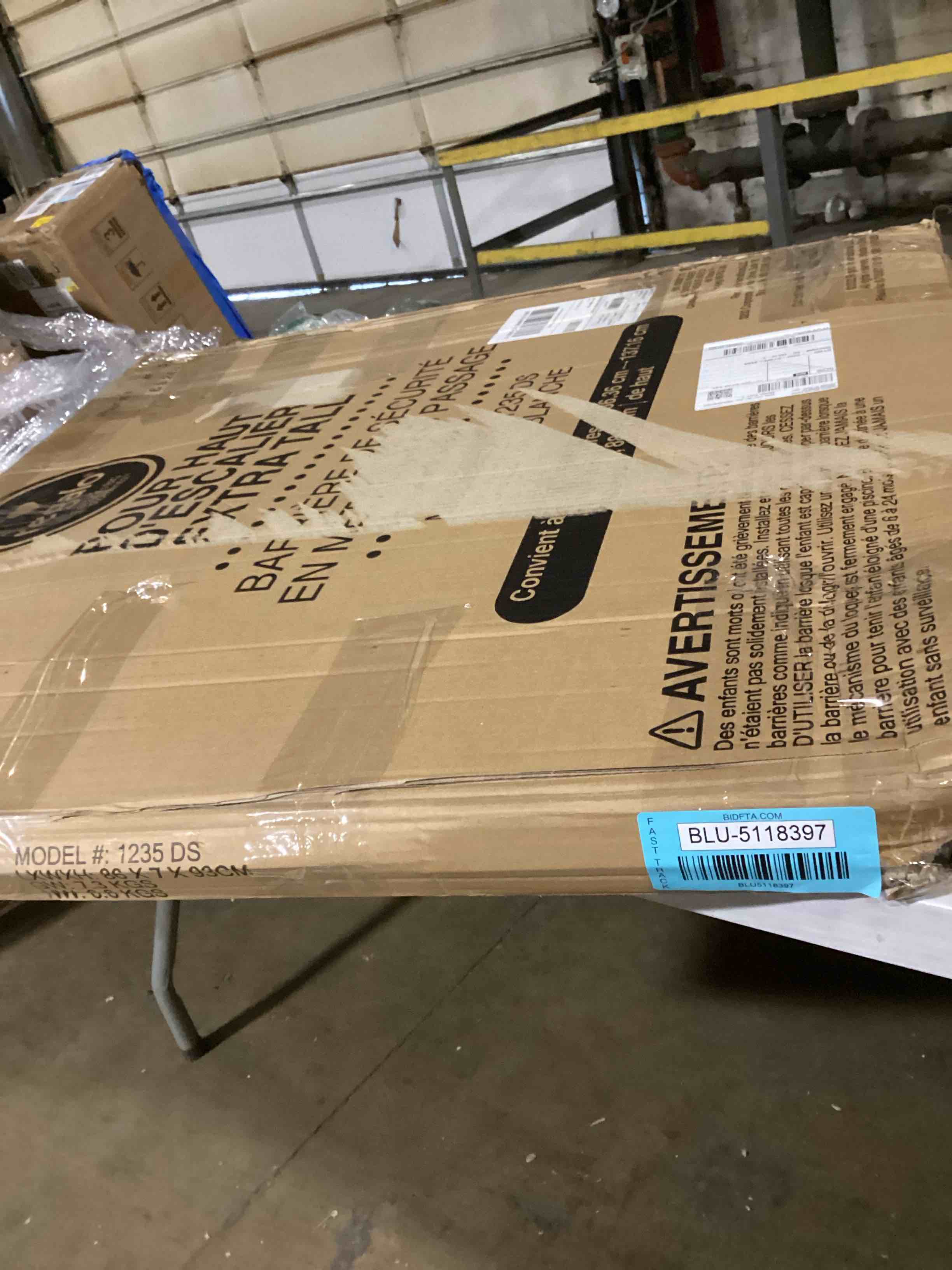 https://s3.amazonaws.com/lotting-images-prod/bidfta/BLU5118397_1710246719764.jpeg