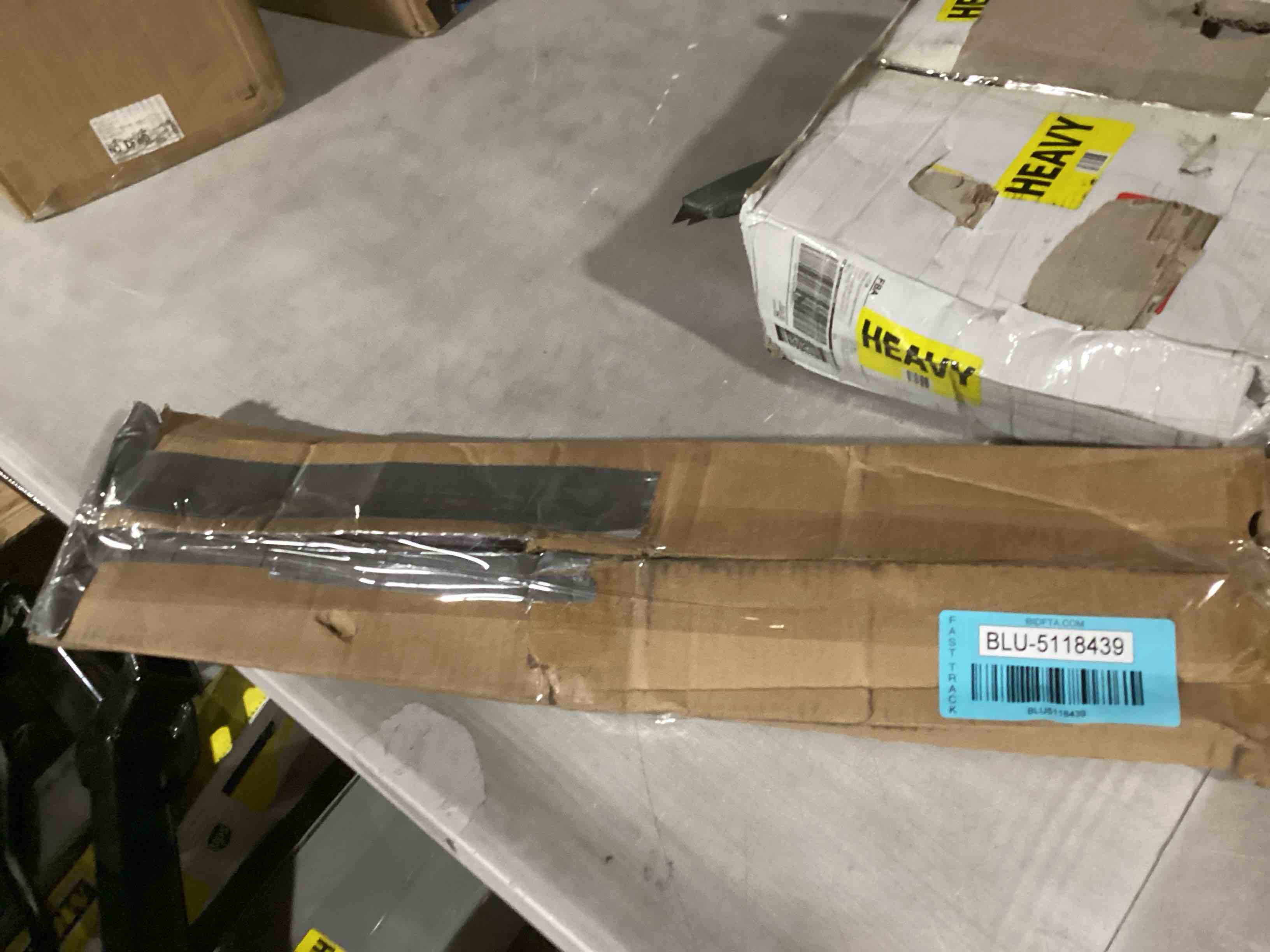 https://s3.amazonaws.com/lotting-images-prod/bidfta/BLU5118439_1710257405283.jpeg
