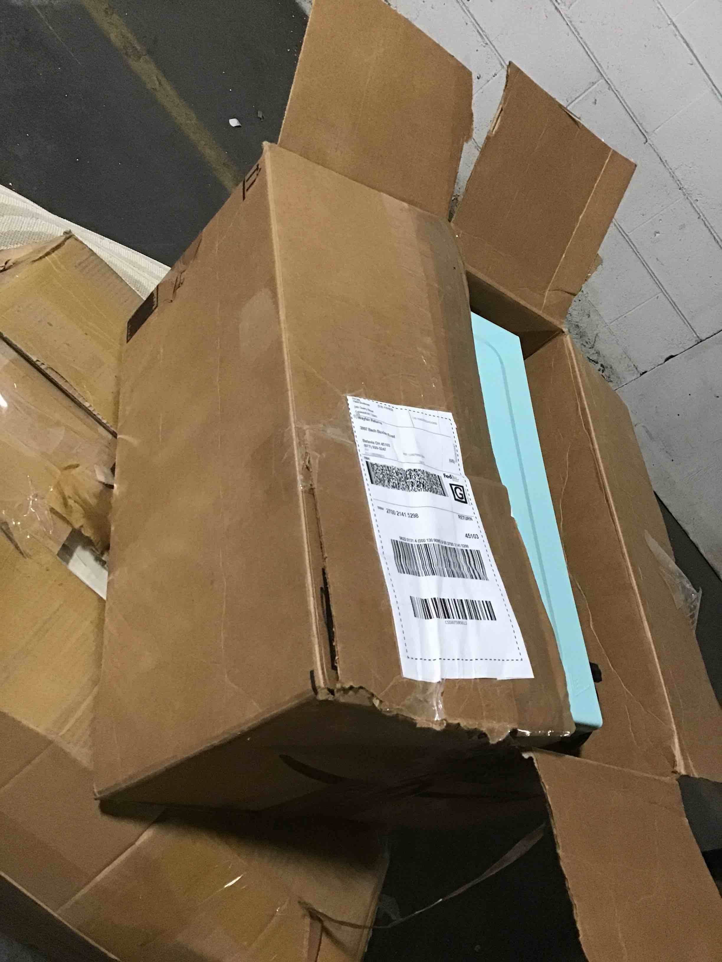 https://s3.amazonaws.com/lotting-images-prod/bidfta/BLU5119500_1706887474273.jpeg