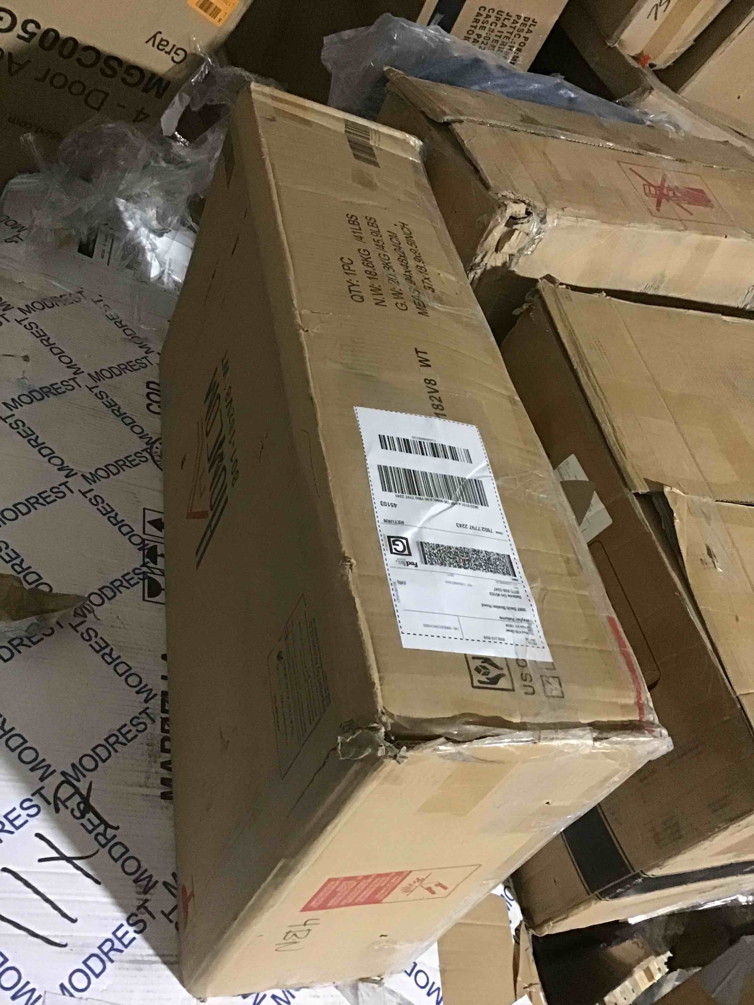 https://s3.amazonaws.com/lotting-images-prod/bidfta/BLU5119505_1706888417913.jpeg