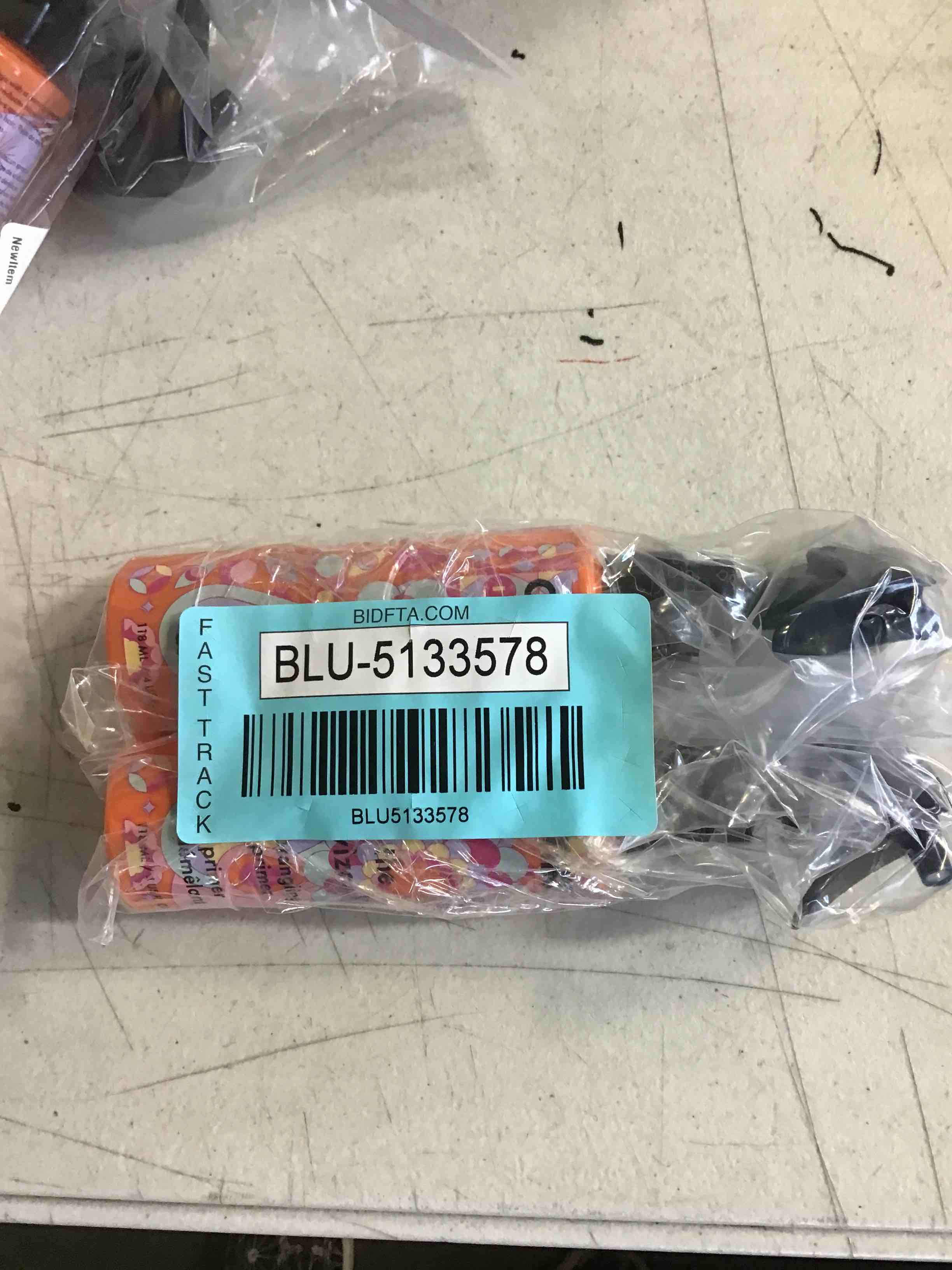 https://s3.amazonaws.com/lotting-images-prod/bidfta/BLU5133580_1693501196805.jpeg