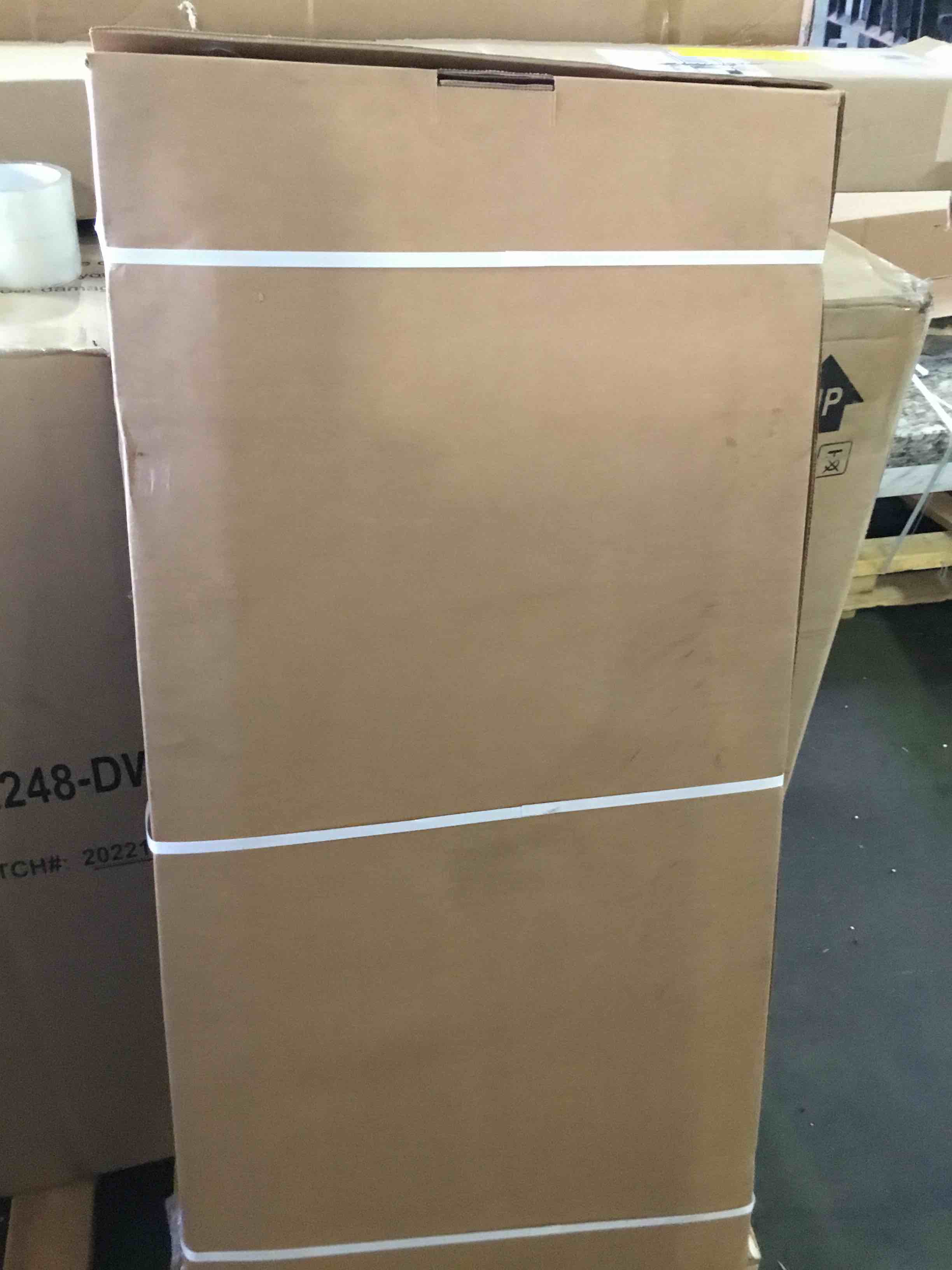 https://s3.amazonaws.com/lotting-images-prod/bidfta/BLU5135408_1693934793693.jpeg