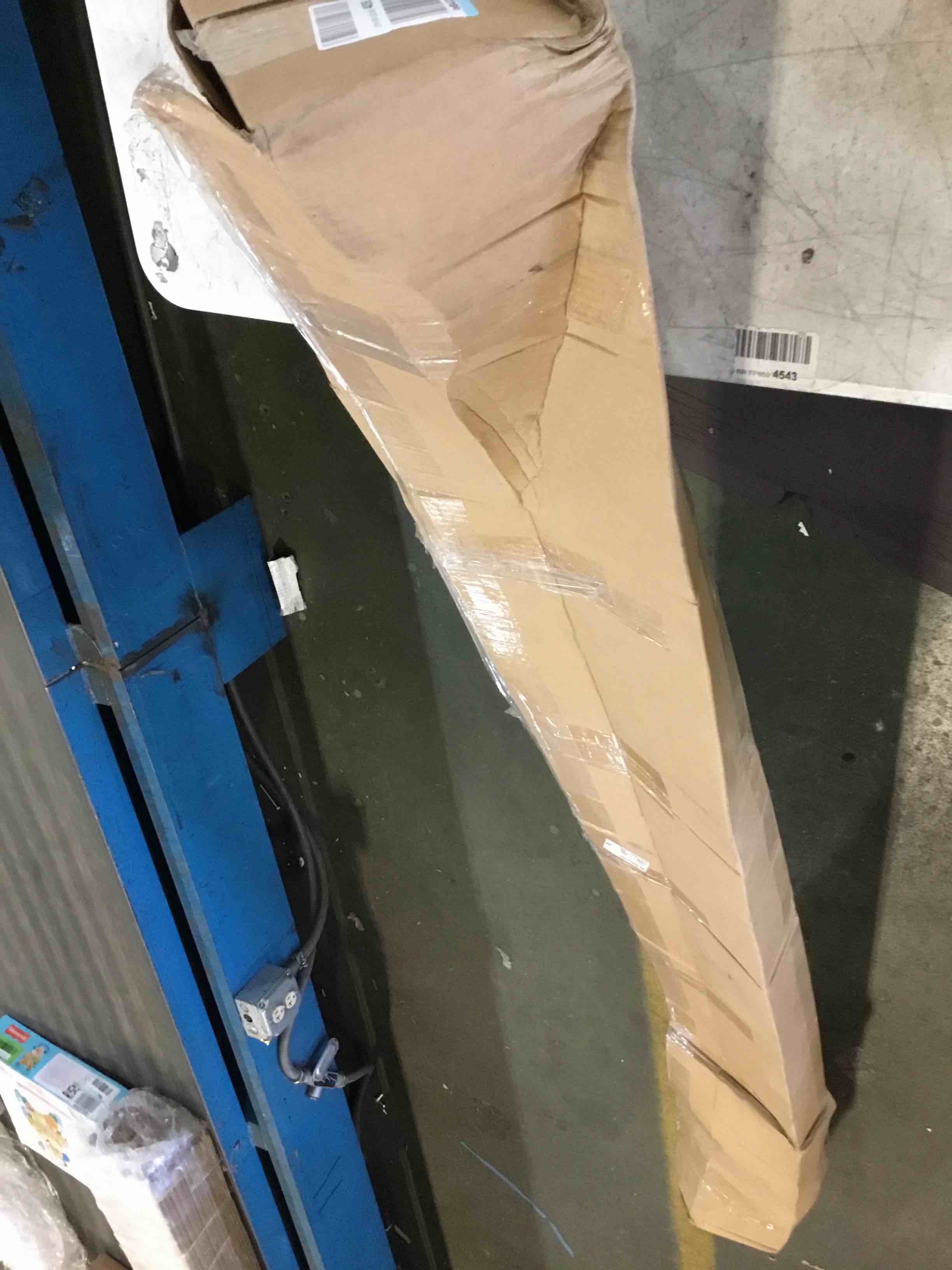 https://s3.amazonaws.com/lotting-images-prod/bidfta/BLU5137958_1693576063128.jpeg