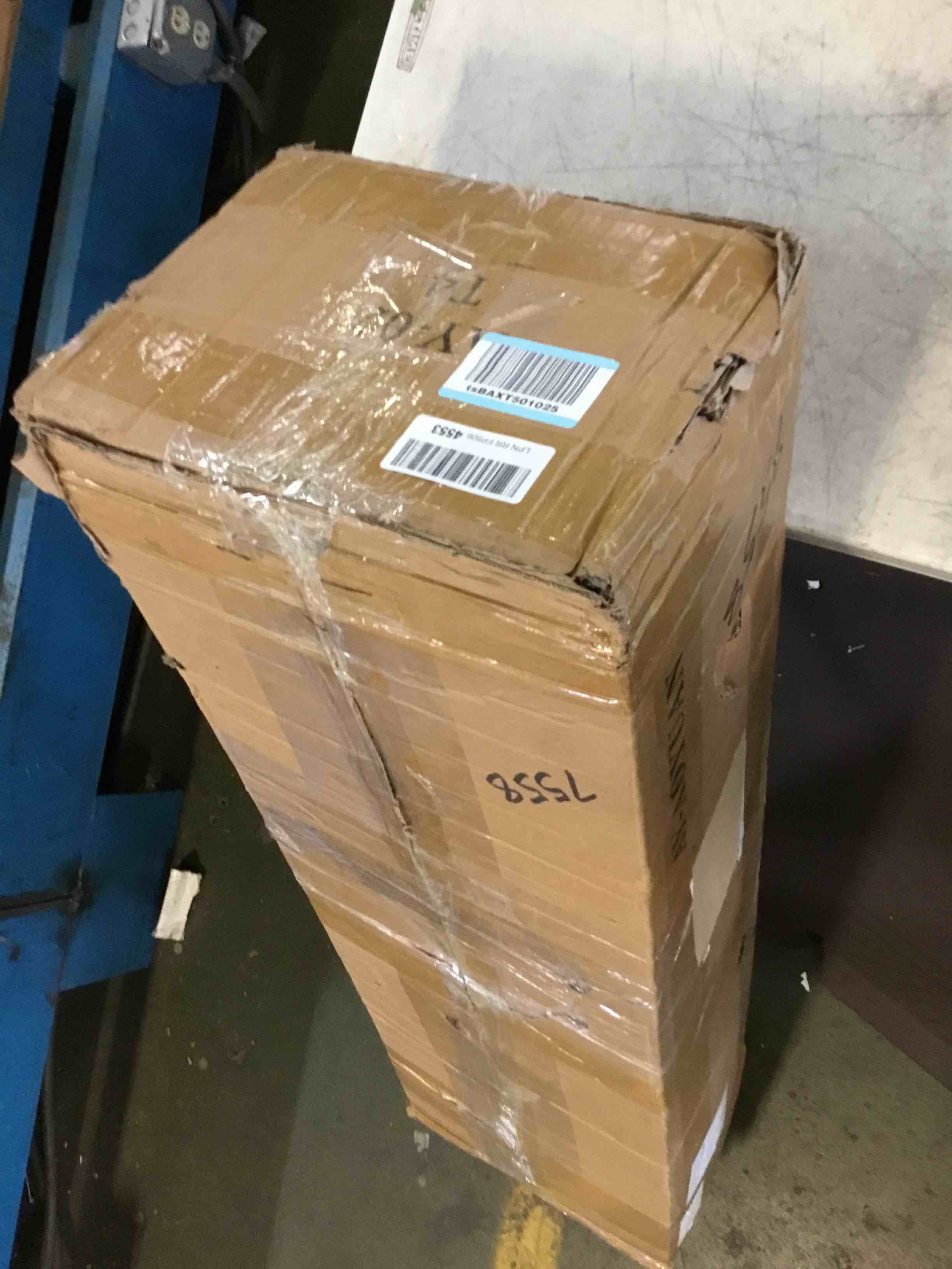https://s3.amazonaws.com/lotting-images-prod/bidfta/BLU5137960_1693576498362.jpeg