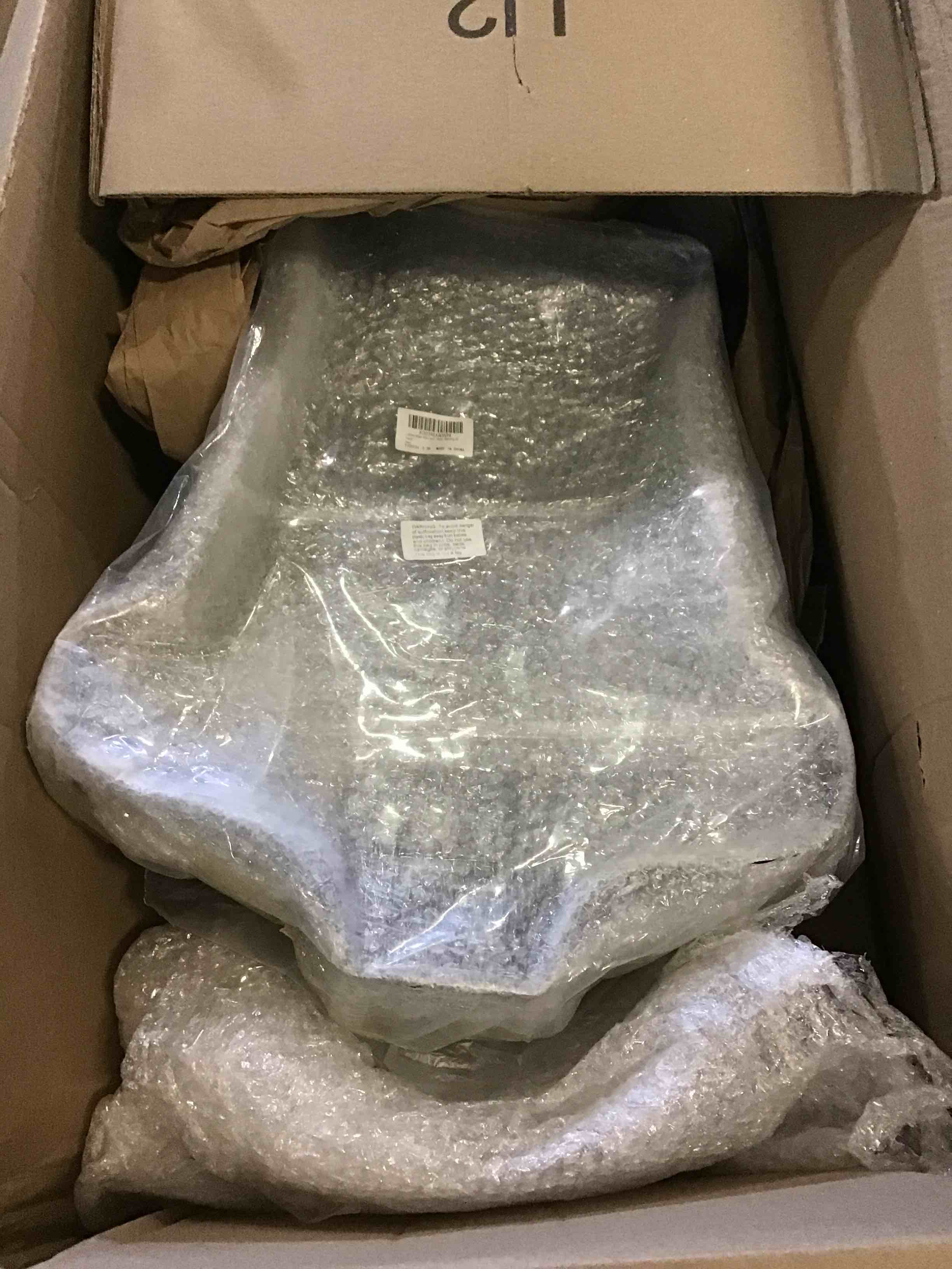 https://s3.amazonaws.com/lotting-images-prod/bidfta/BLU5137980_1693583278518.jpeg