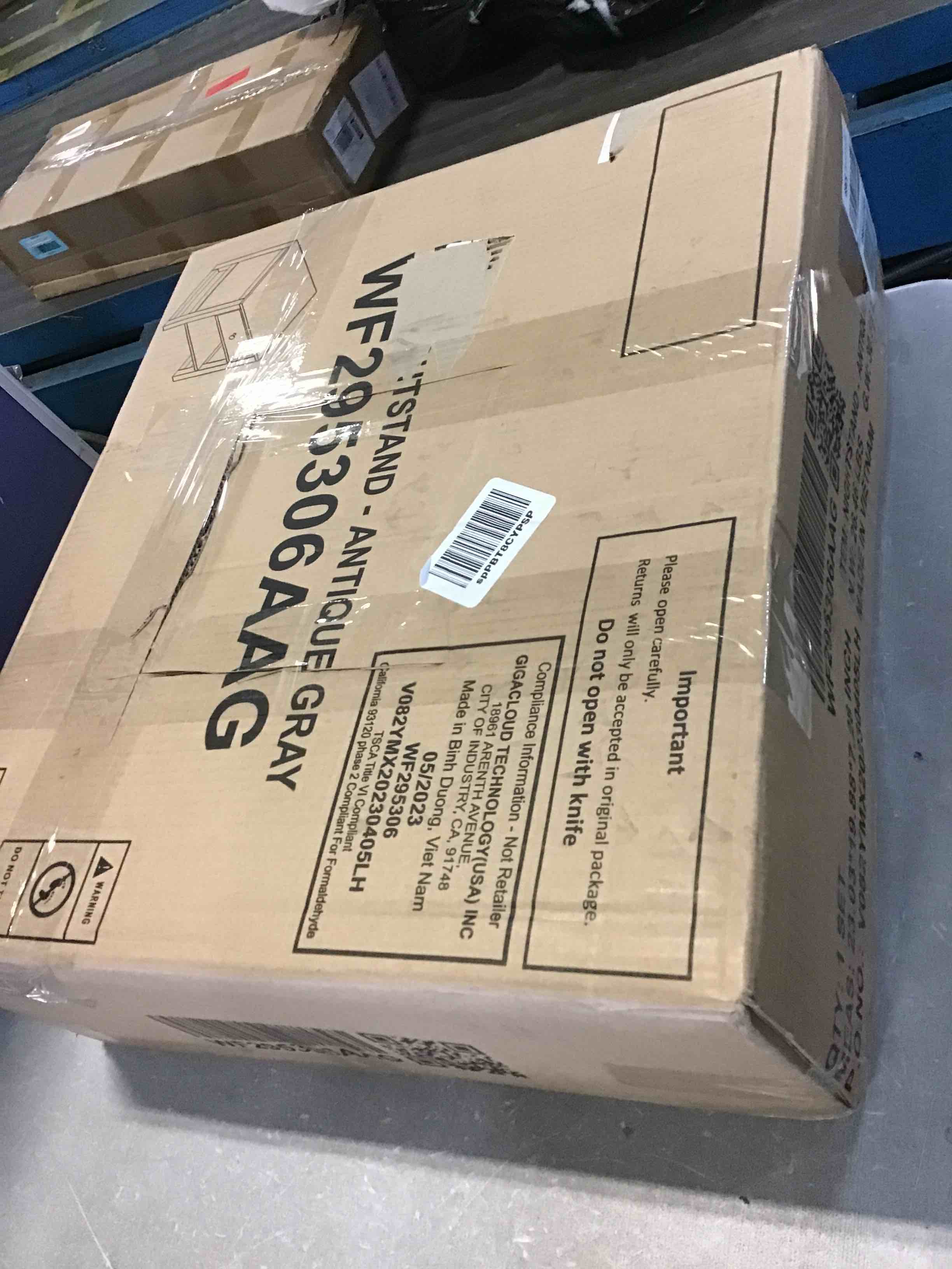 https://s3.amazonaws.com/lotting-images-prod/bidfta/BLU5138094_1693929011634.jpeg