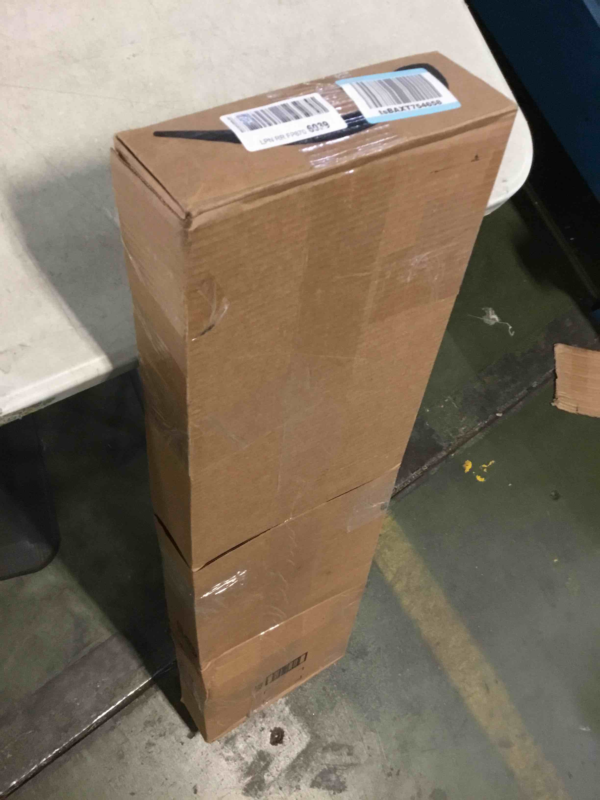 https://s3.amazonaws.com/lotting-images-prod/bidfta/BLU5138363_1694103273899.jpeg