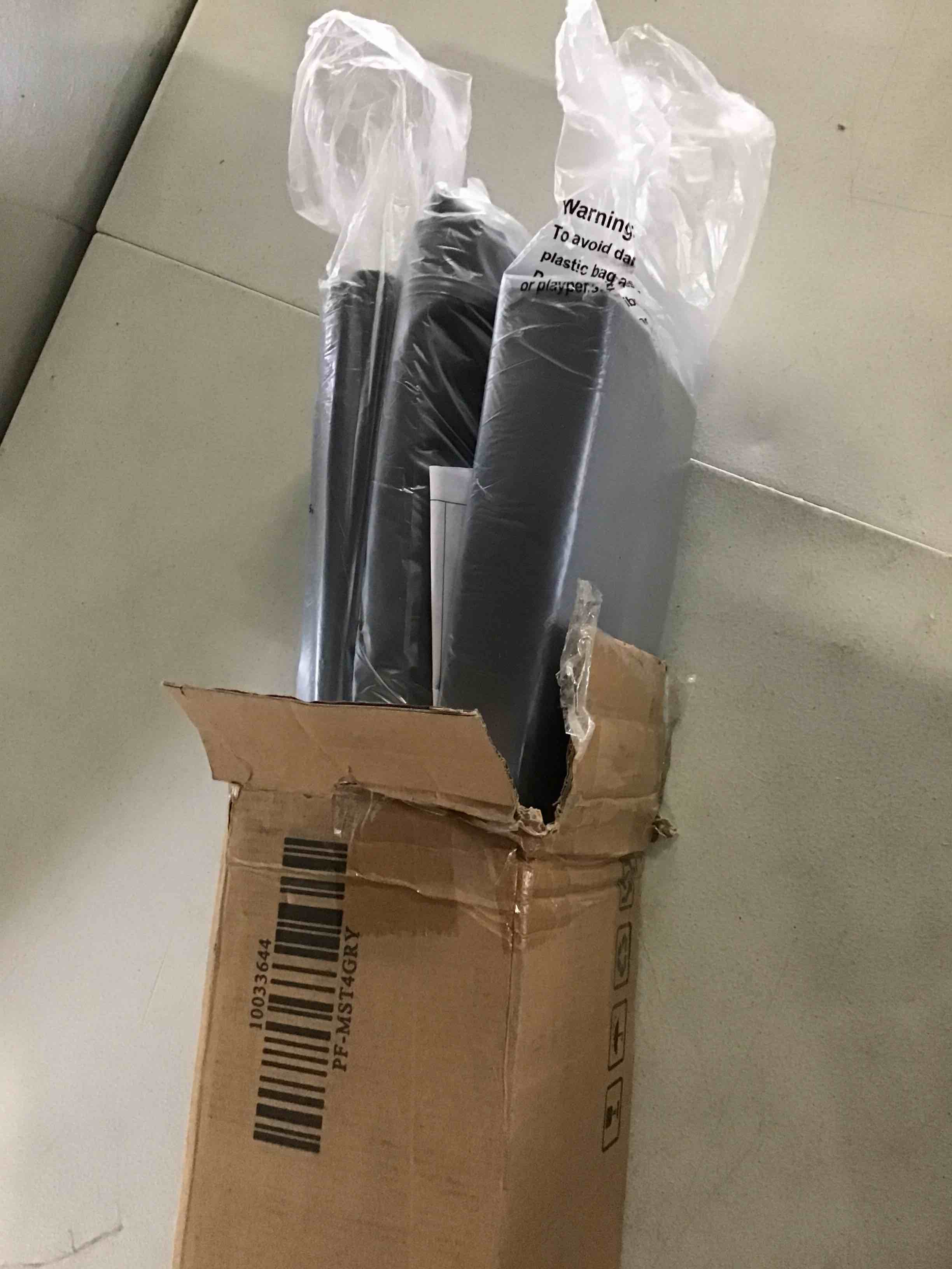 https://s3.amazonaws.com/lotting-images-prod/bidfta/BLU5139137_1694720824289.jpeg