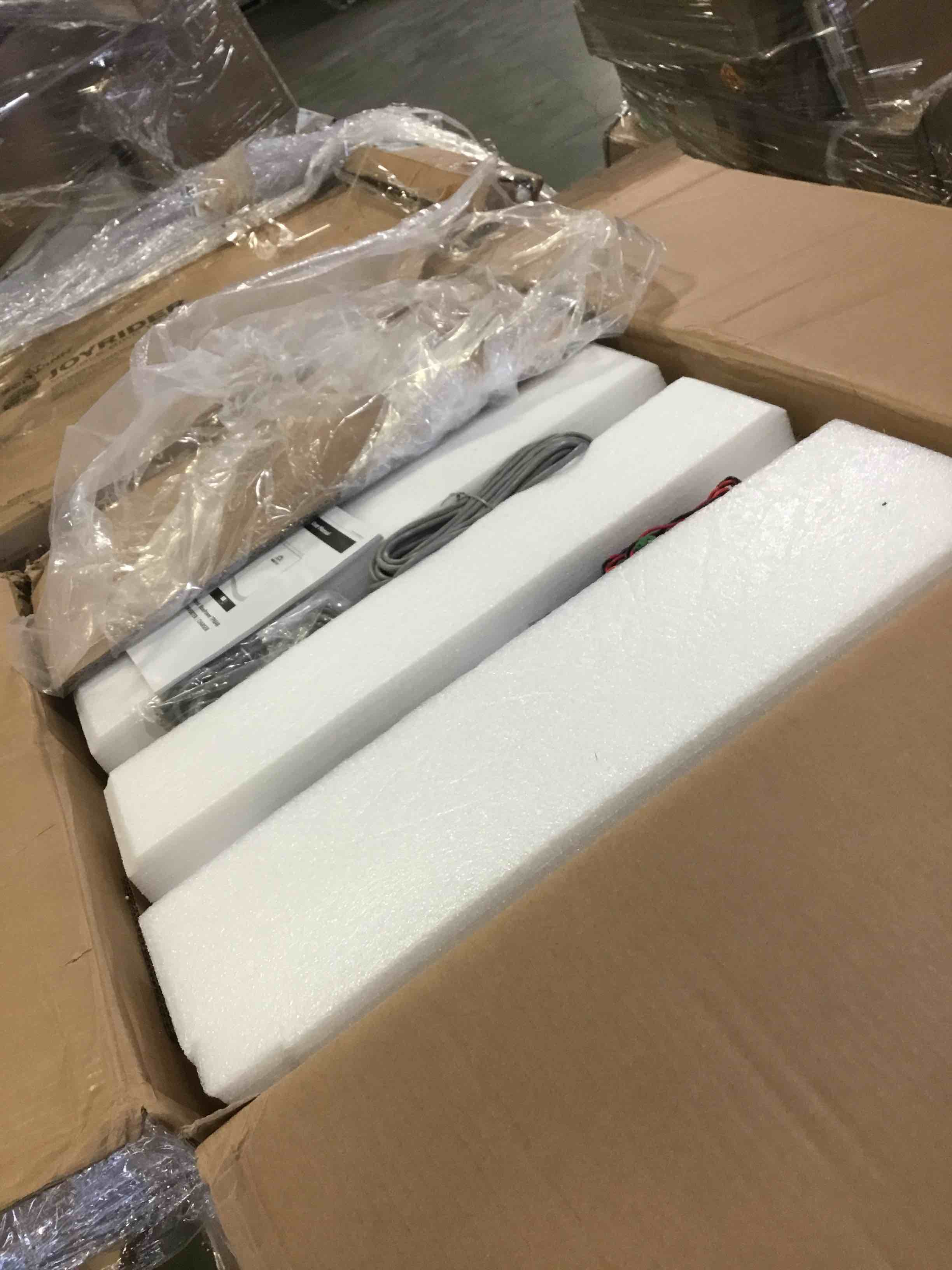 https://s3.amazonaws.com/lotting-images-prod/bidfta/BLU5140957_1693512725940.jpeg