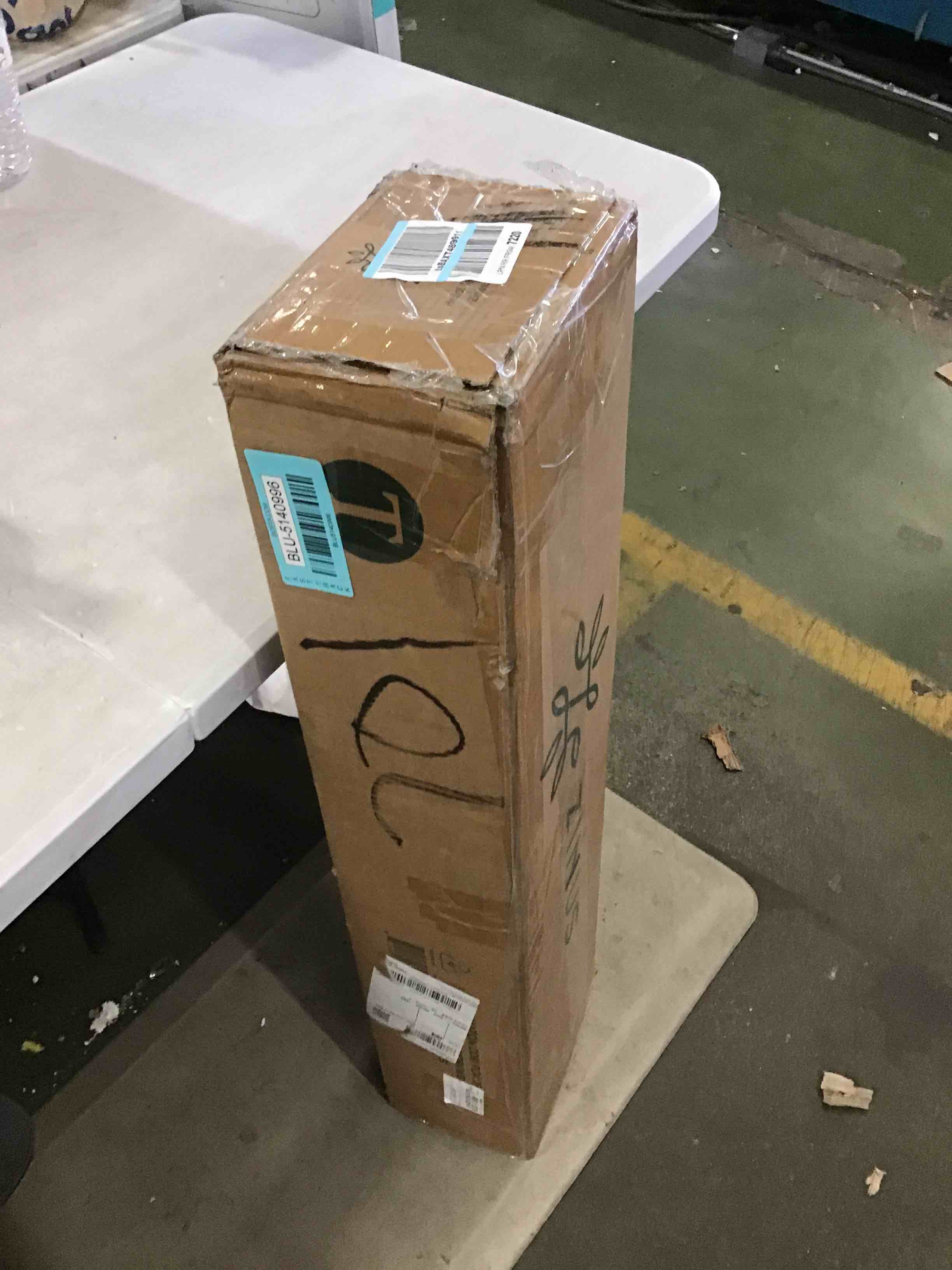 https://s3.amazonaws.com/lotting-images-prod/bidfta/BLU5140996_1693570781979.jpeg