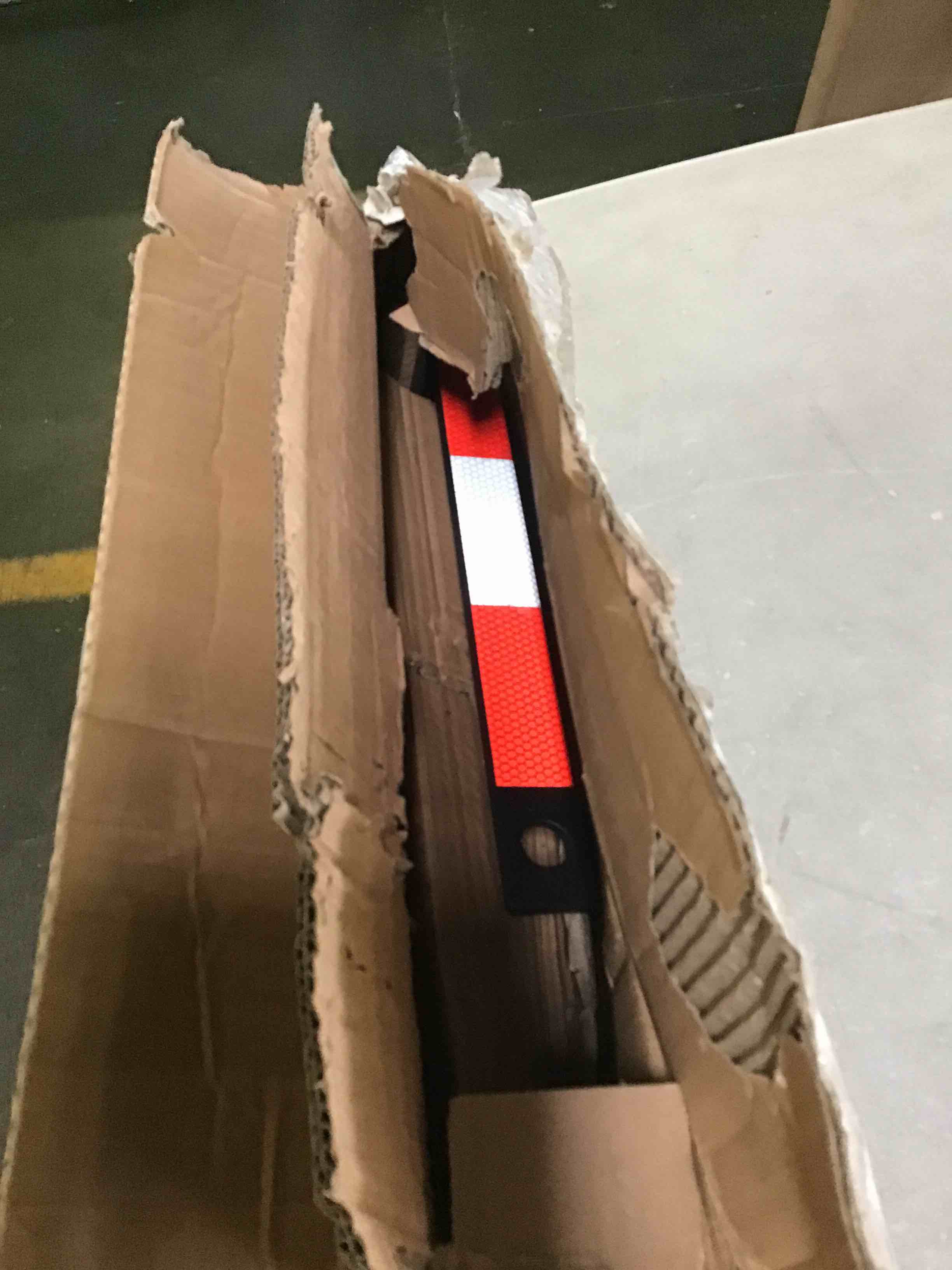 https://s3.amazonaws.com/lotting-images-prod/bidfta/BLU5141269_1694008354833.jpeg