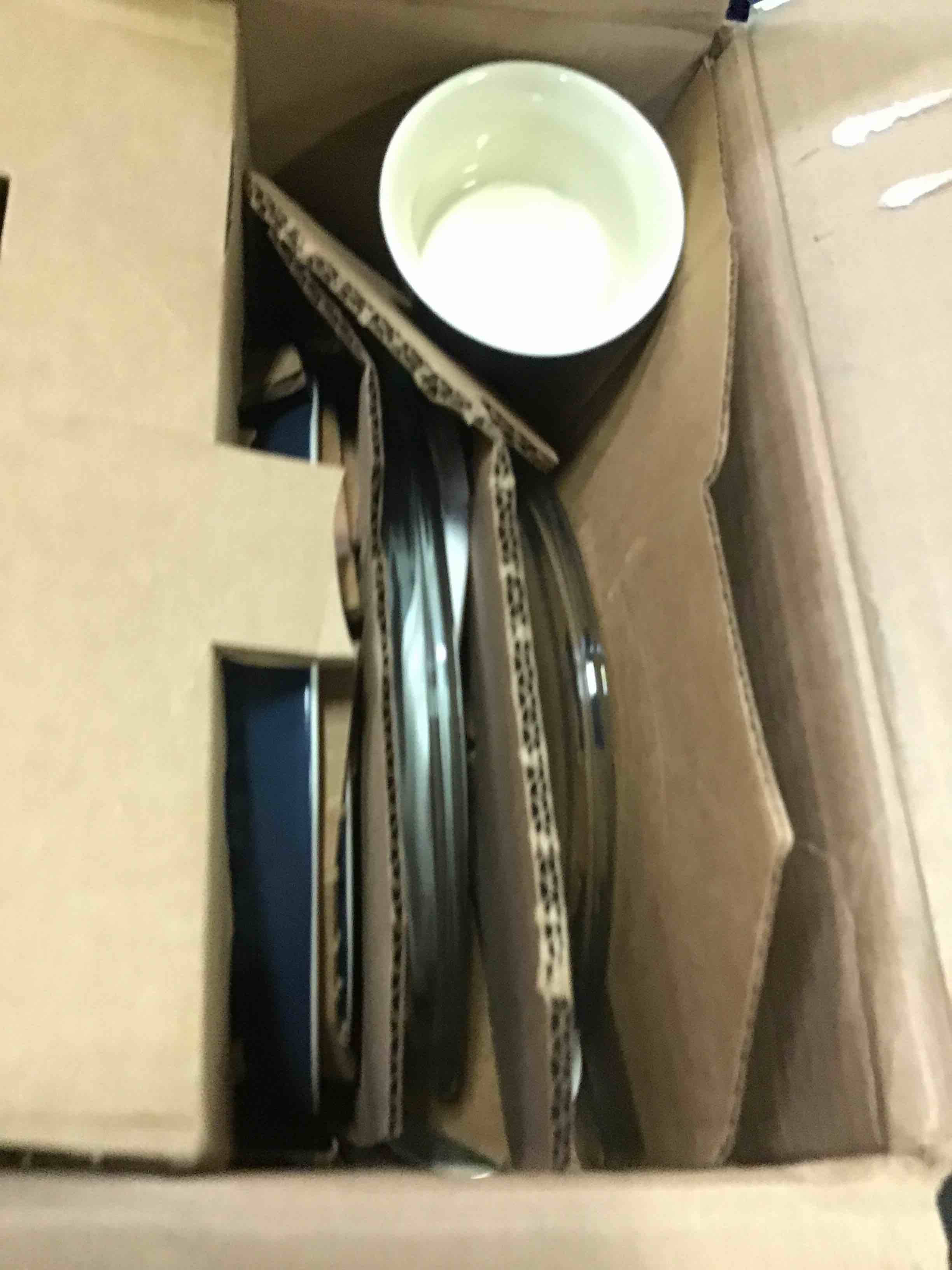 https://s3.amazonaws.com/lotting-images-prod/bidfta/BLU5141899_1694543987386.jpeg