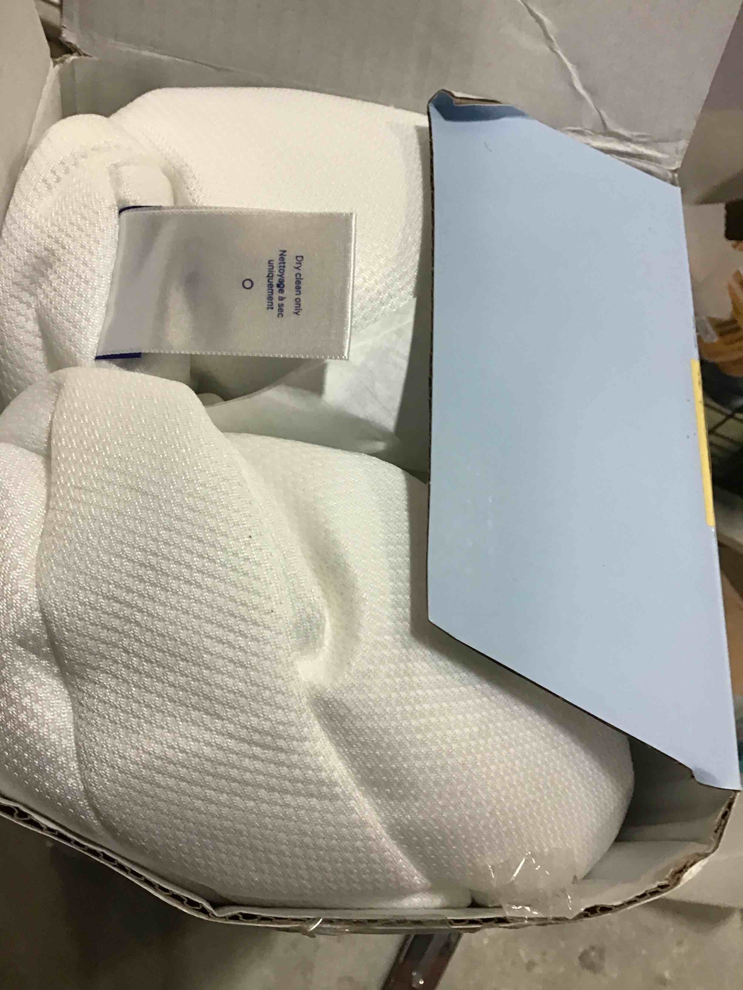https://s3.amazonaws.com/lotting-images-prod/bidfta/BLU5141928_1695062058163.jpeg
