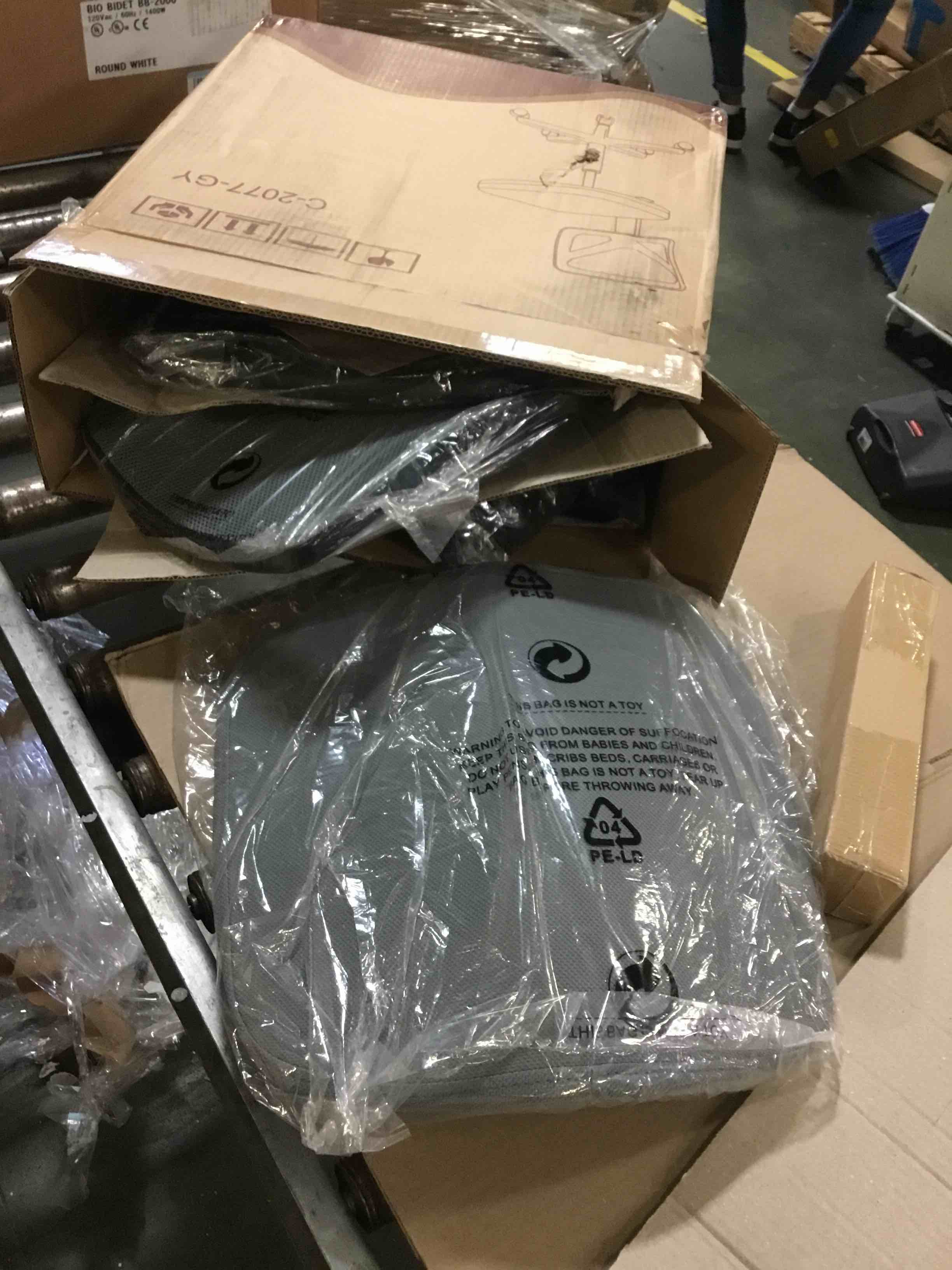 https://s3.amazonaws.com/lotting-images-prod/bidfta/BLU5142482_1693583627619.jpeg