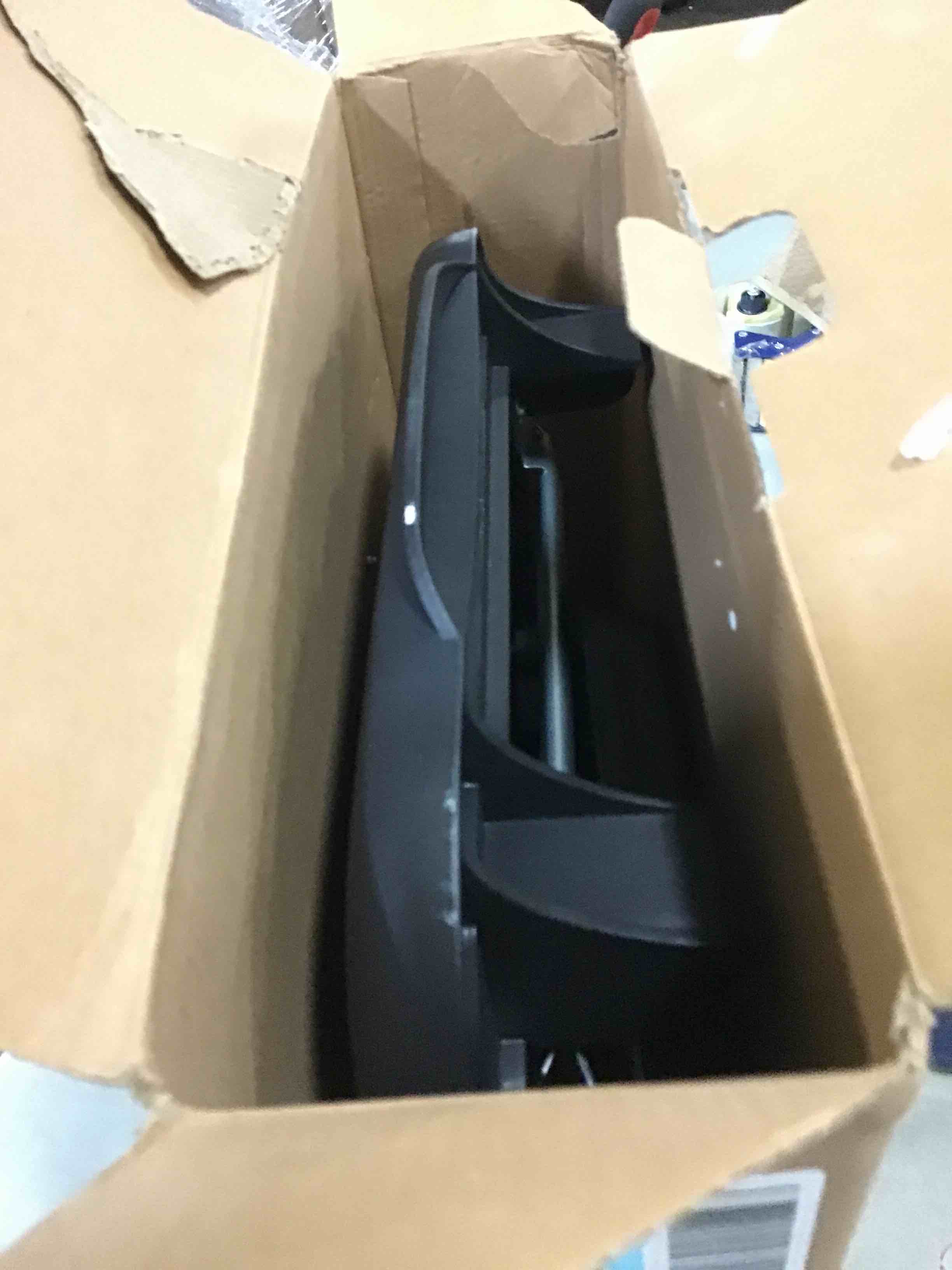 https://s3.amazonaws.com/lotting-images-prod/bidfta/BLU5143959_1700140234733.jpeg