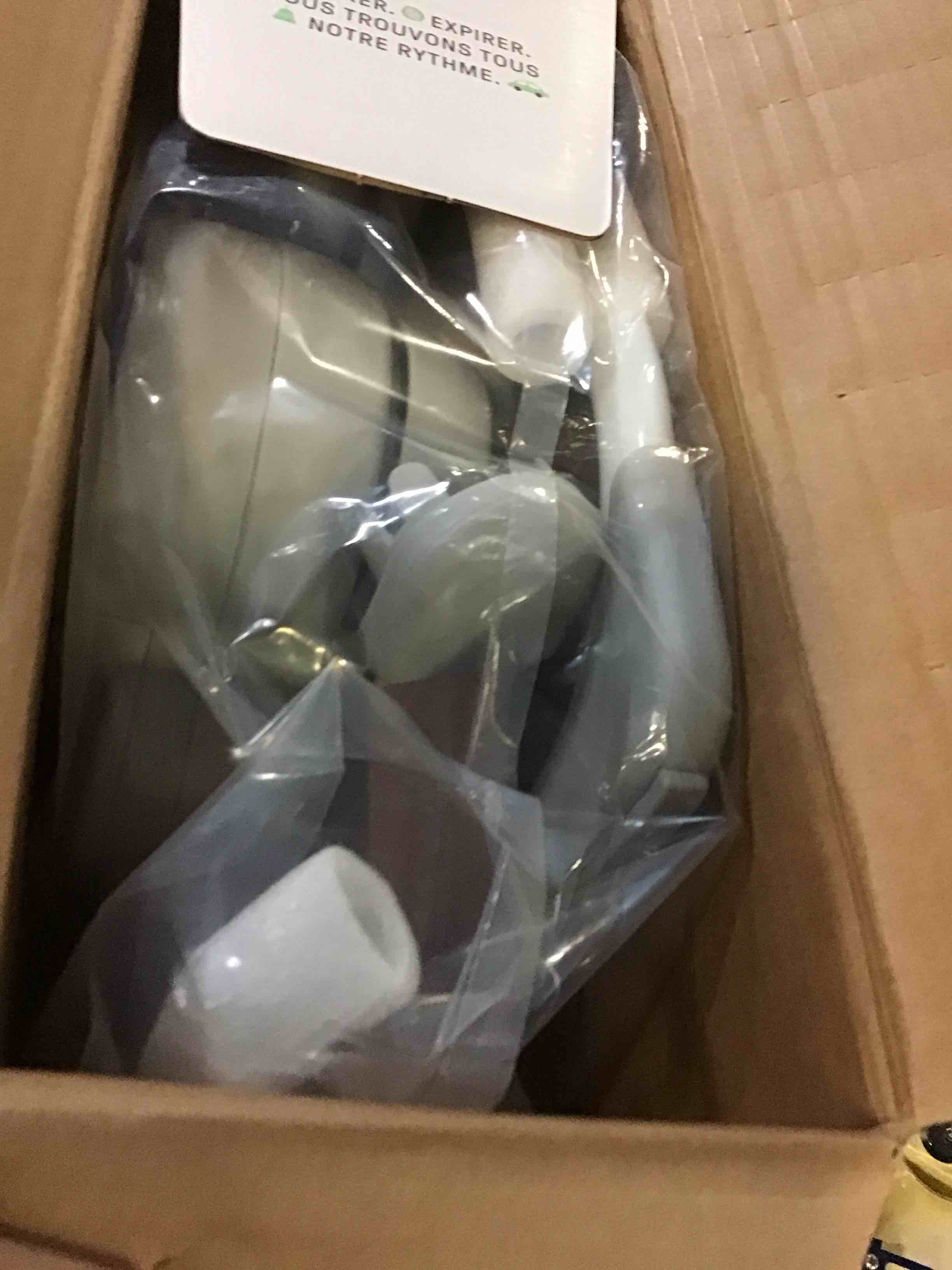 https://s3.amazonaws.com/lotting-images-prod/bidfta/BLU5146357_1700248371890.jpeg