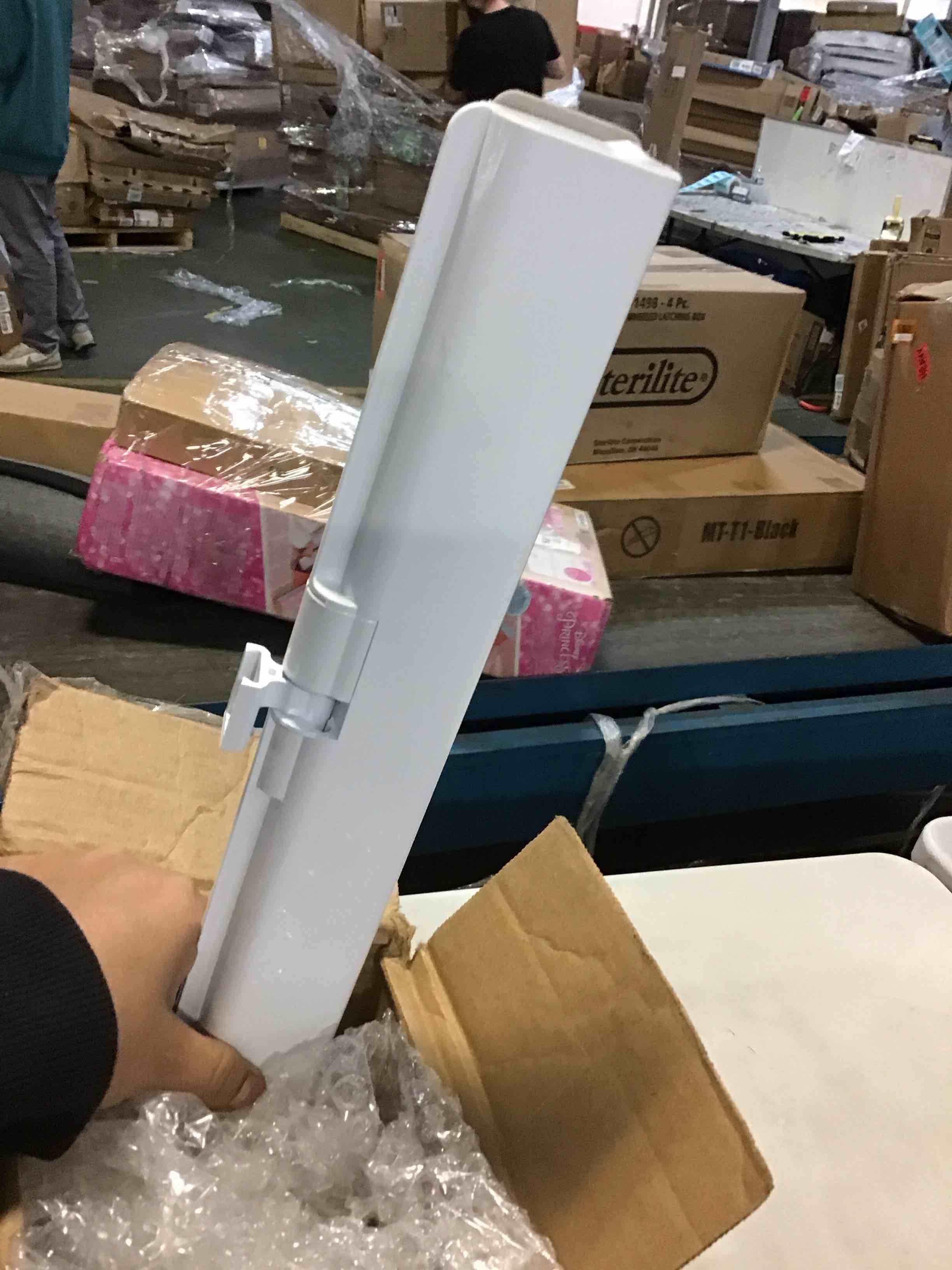 https://s3.amazonaws.com/lotting-images-prod/bidfta/BLU5146654_1700580297260.jpeg